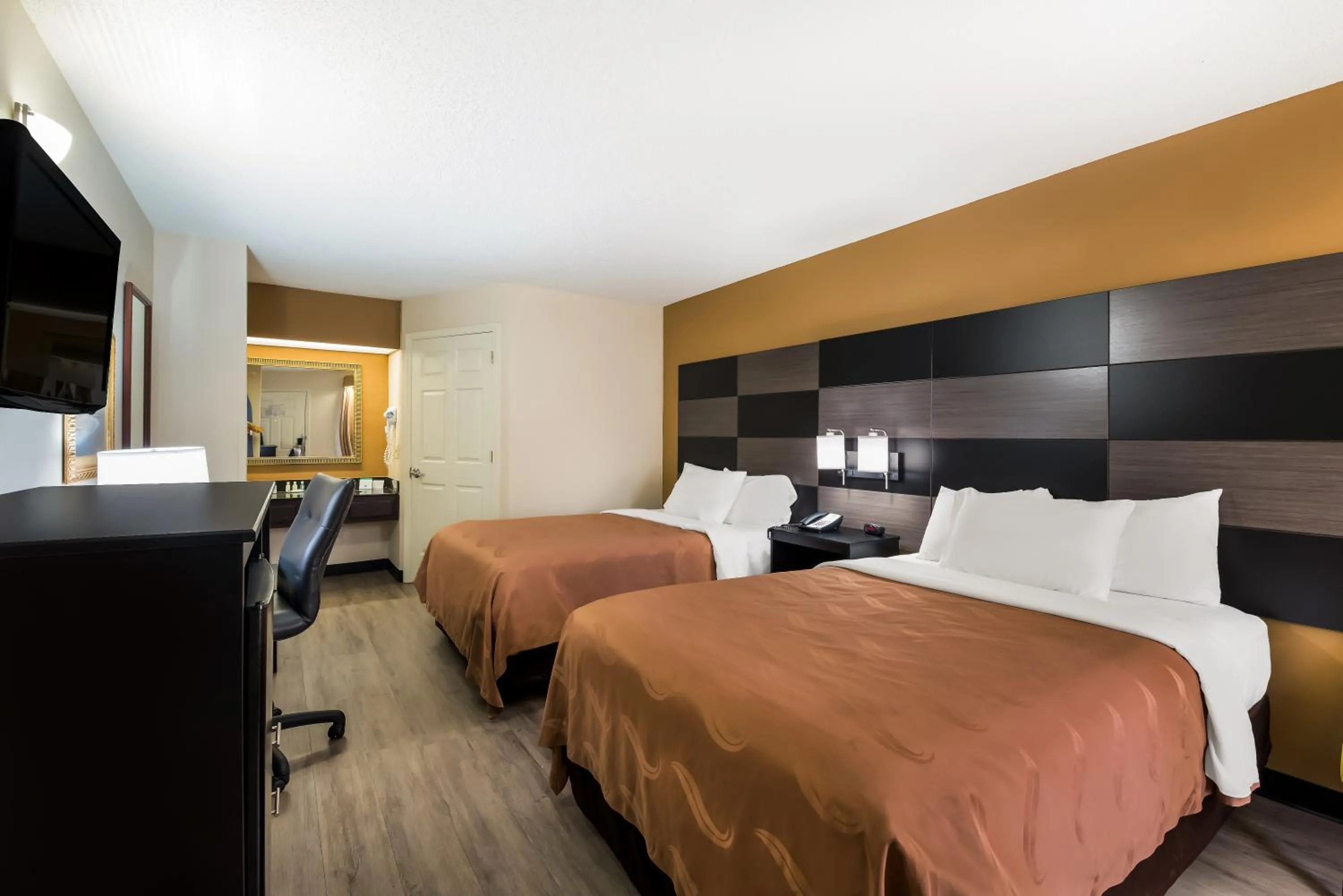 Bed in Quality Inn Johnson City I-26 exit 17