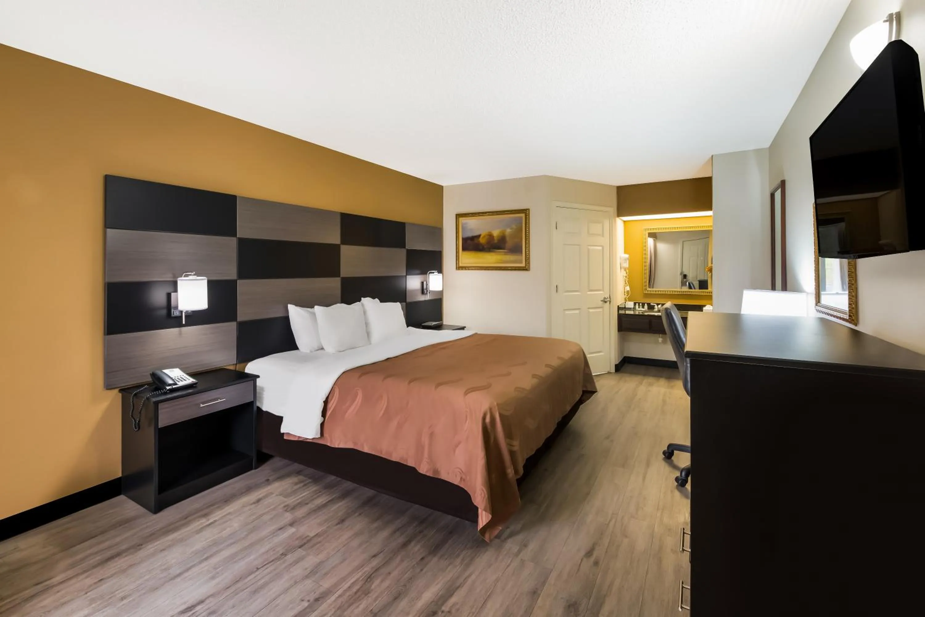 Bed in Quality Inn Johnson City I-26 exit 17