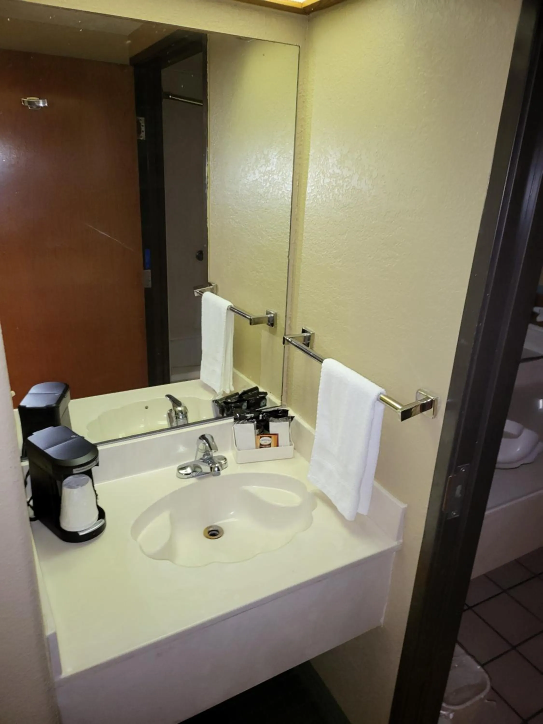 Bathroom in Americas Best Value Inn Pharr/McAllen