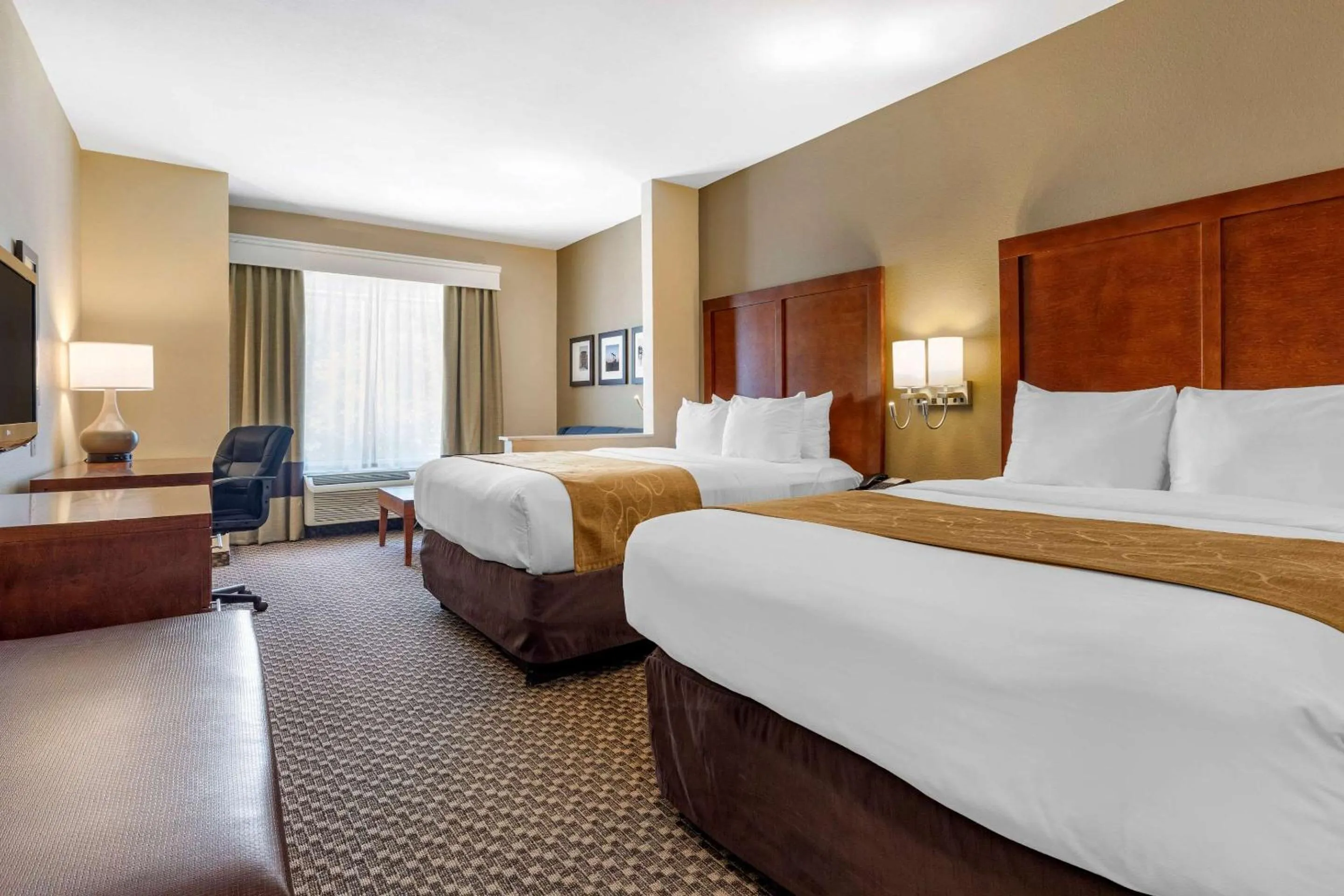 Photo of the whole room in Comfort Suites Lufkin
