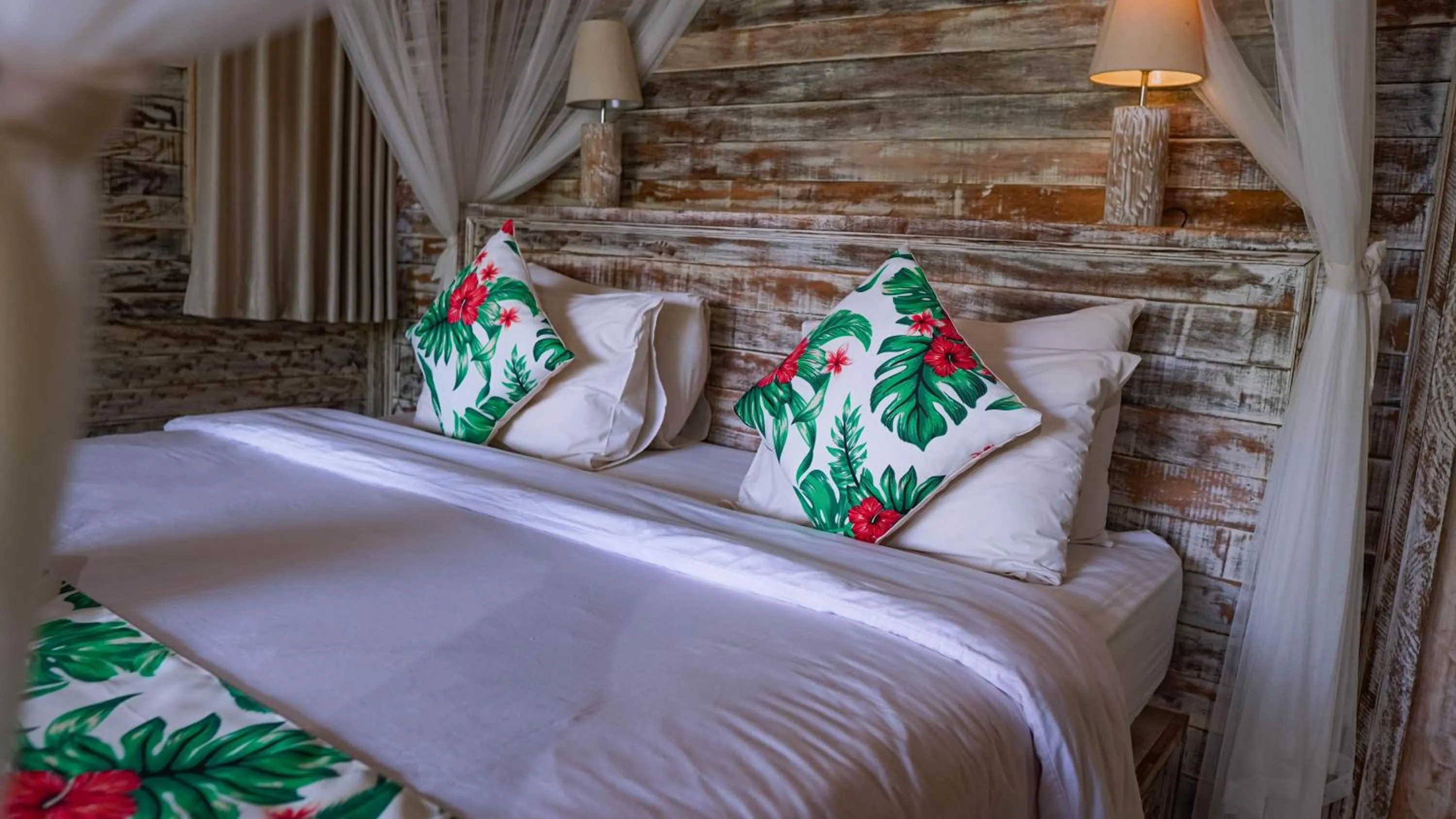 Property building, Bed in Kayuna Villa