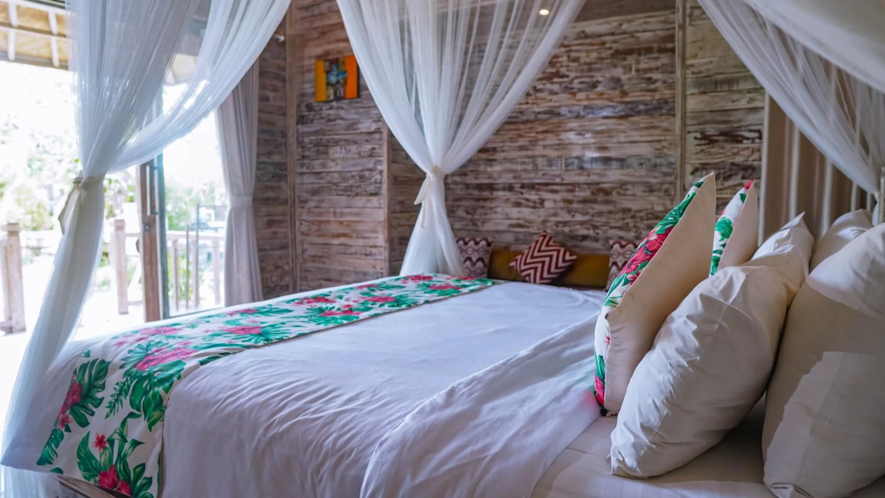 Property building, Bed in Kayuna Villa