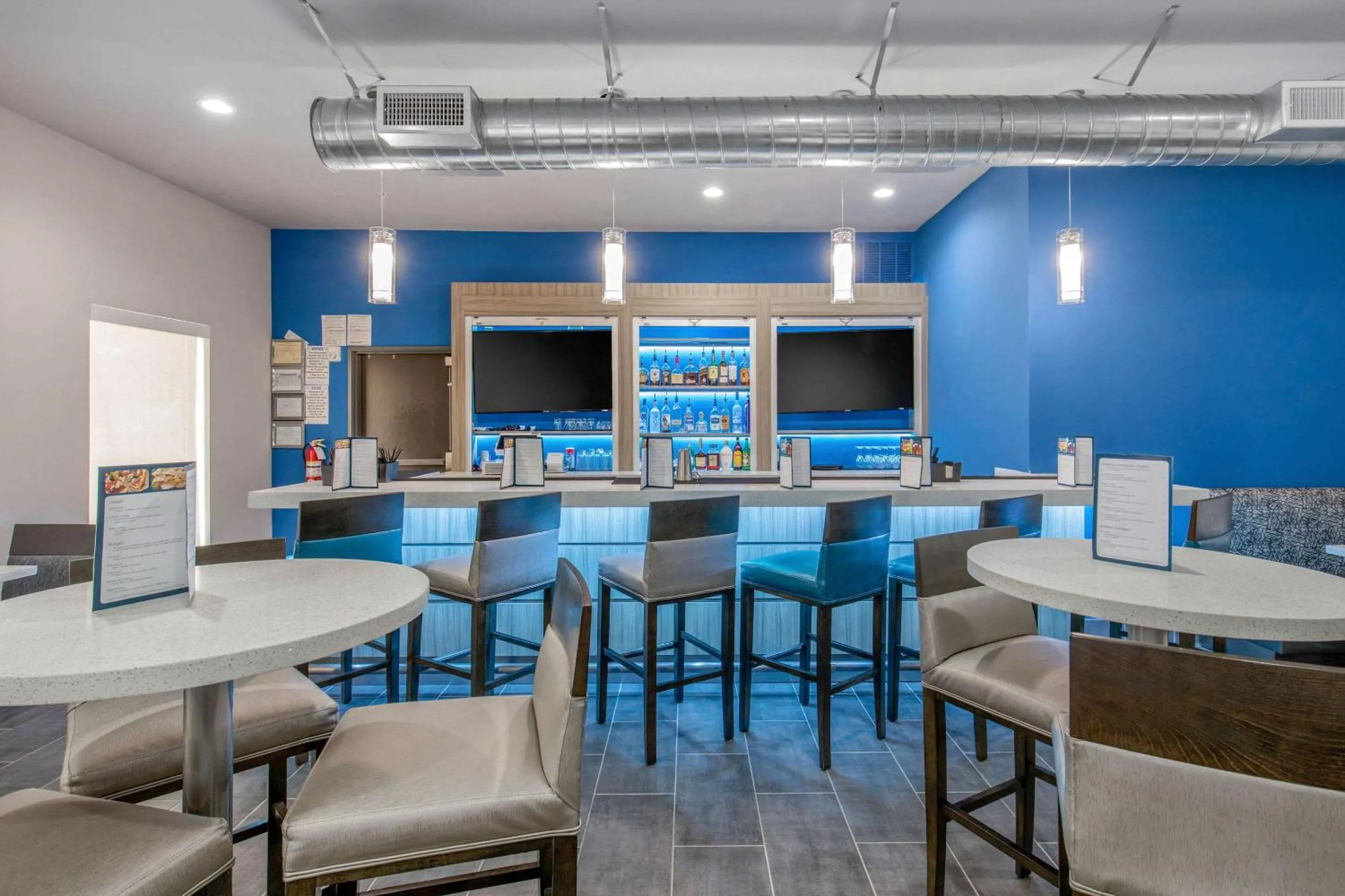 Restaurant/places to eat in Clarion Inn & Suites DFW North