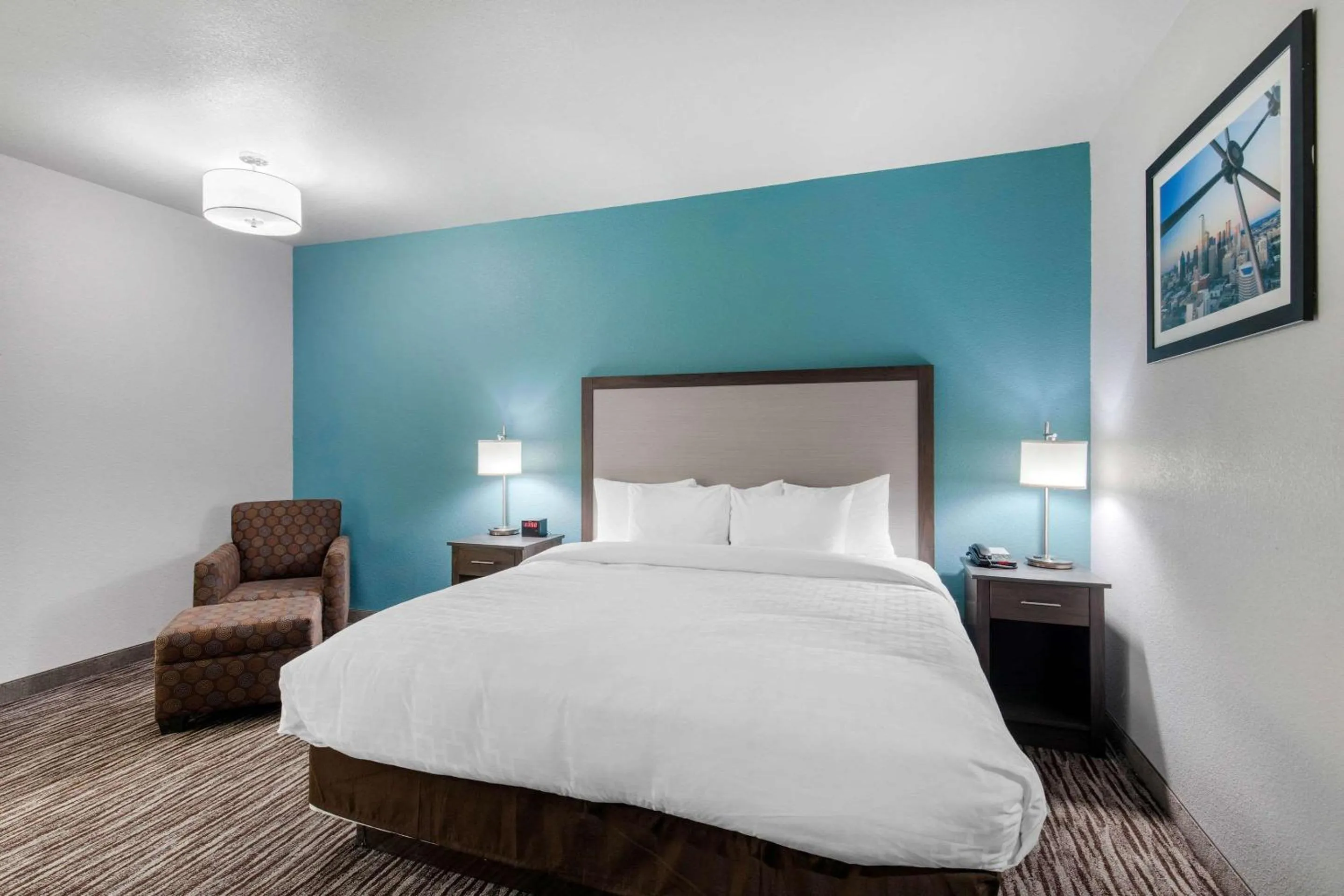 Photo of the whole room, Bed in Clarion Inn & Suites DFW North