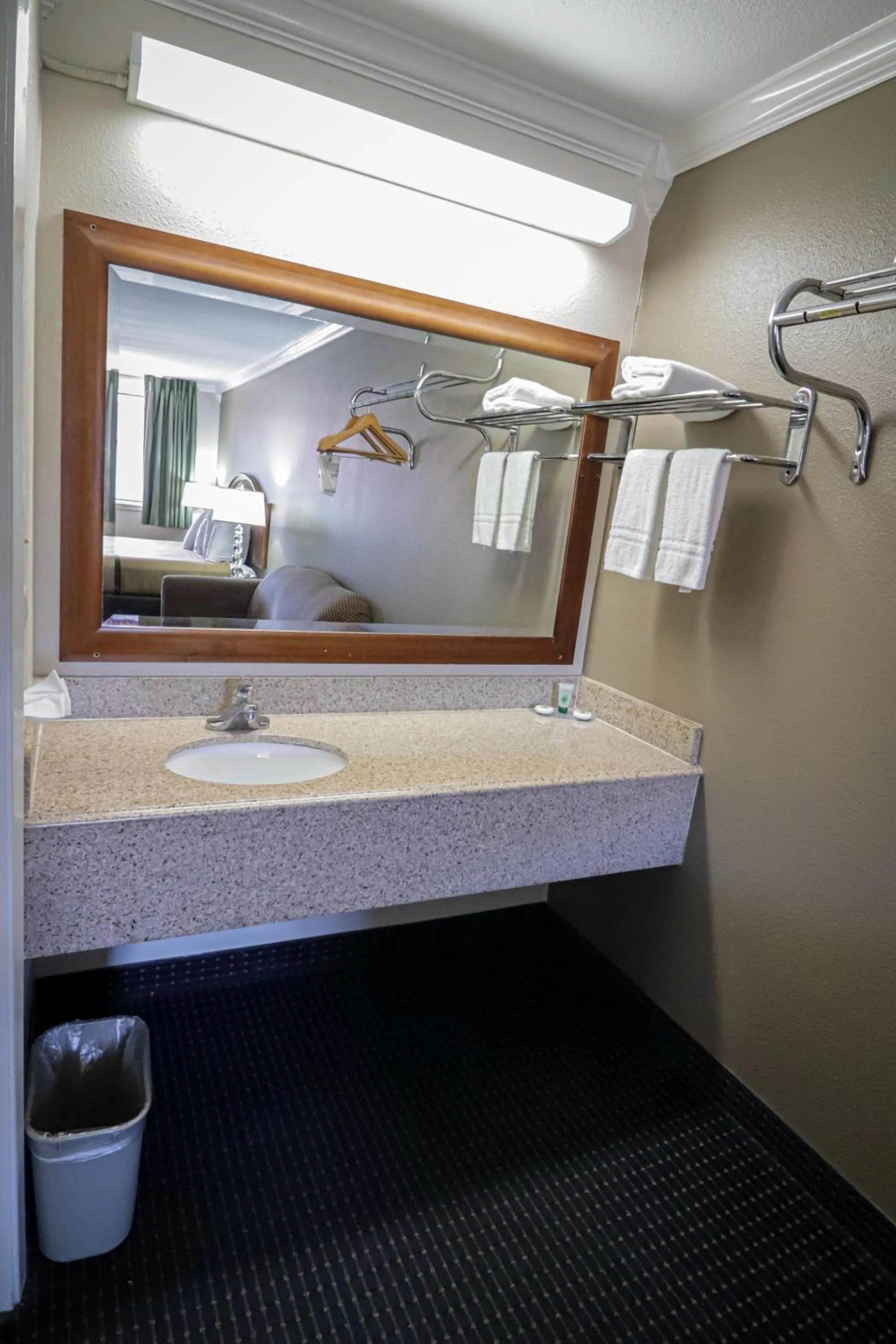 University Inn & Suites