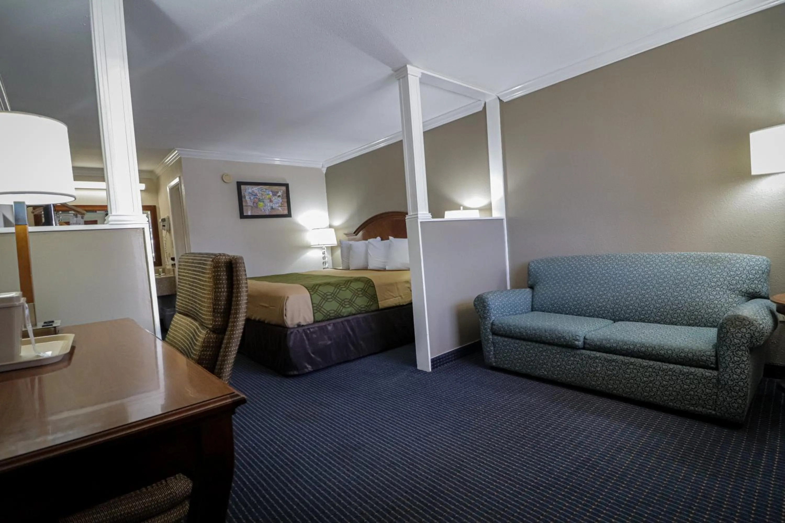 Seating area in University Inn & Suites