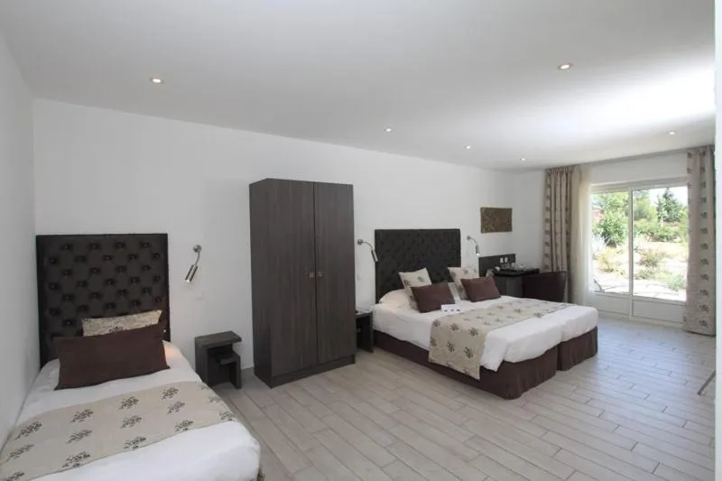 Bedroom, Bed in Val Baussenc, The Originals Relais