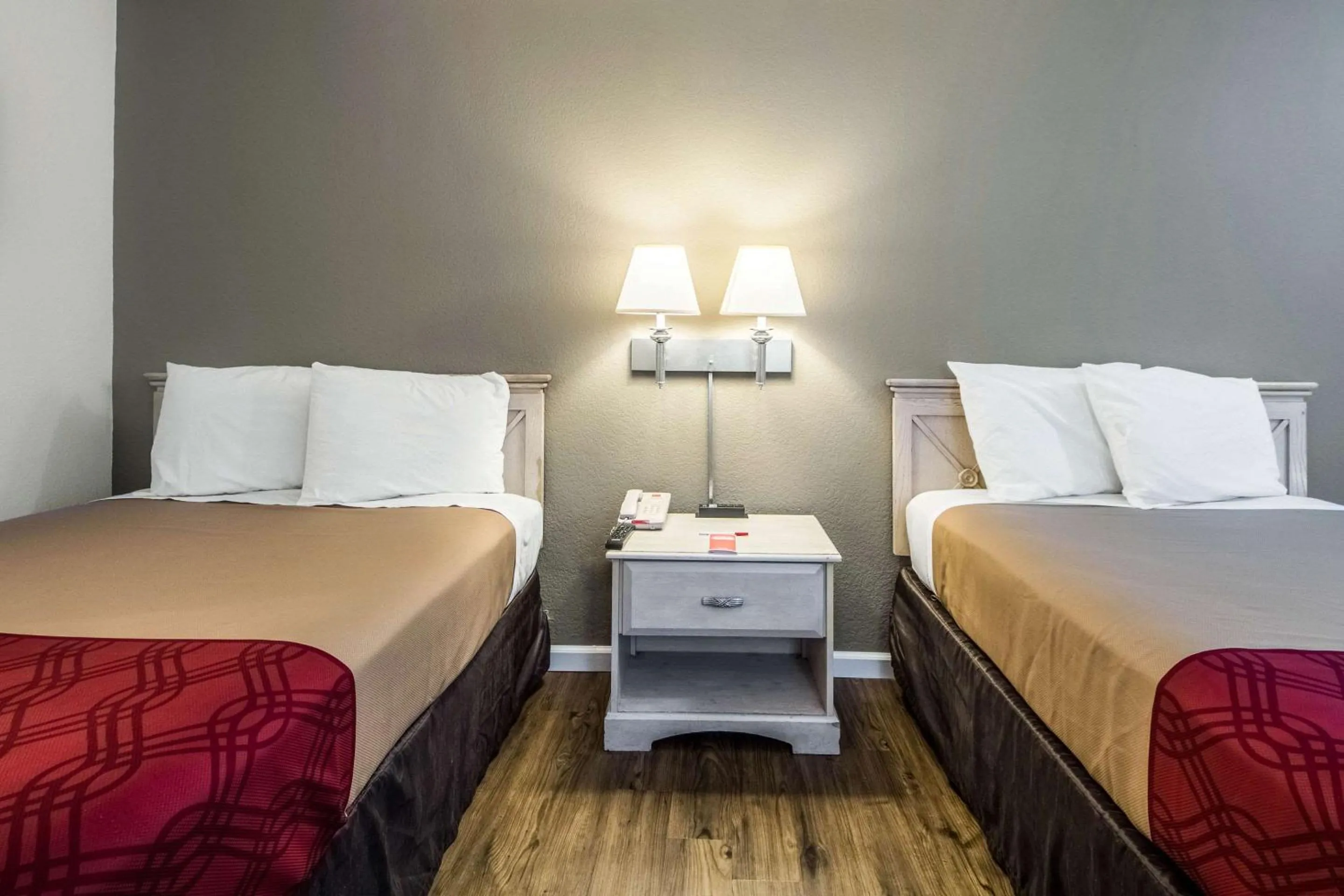 Photo of the whole room in Econo Lodge Airport I-35 North