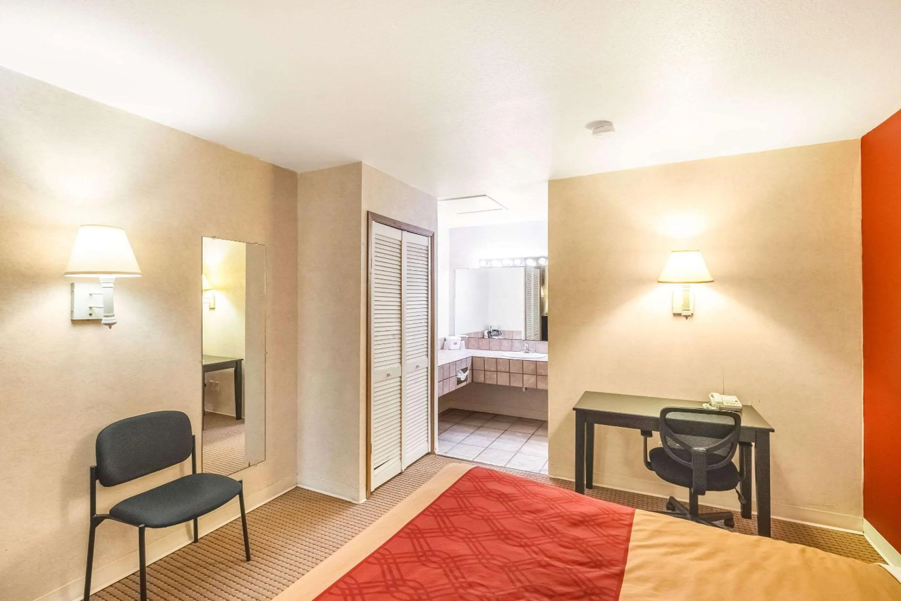 Bedroom, Bed in Econo Lodge Fredericksburg