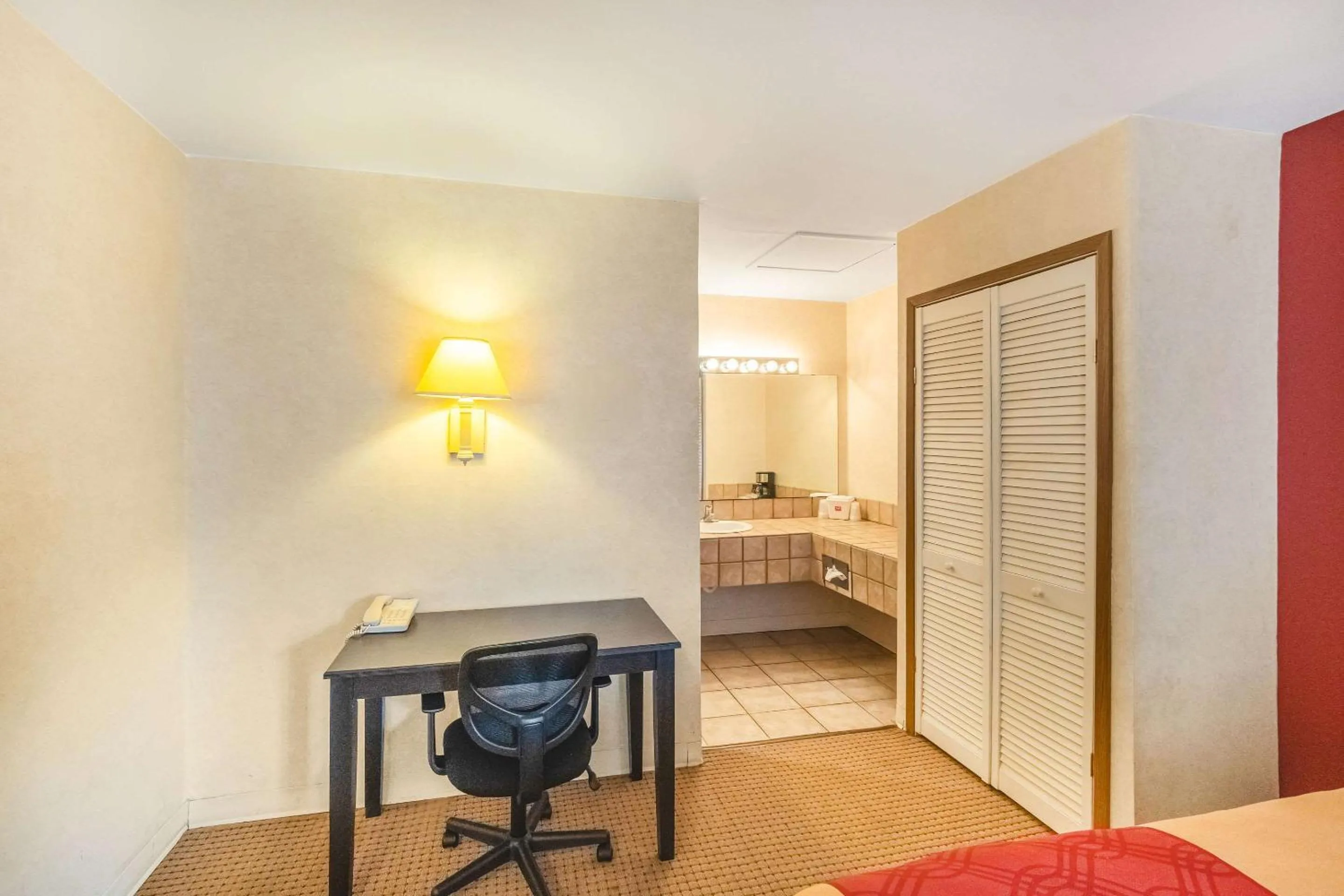 Bedroom, Bed in Econo Lodge Fredericksburg