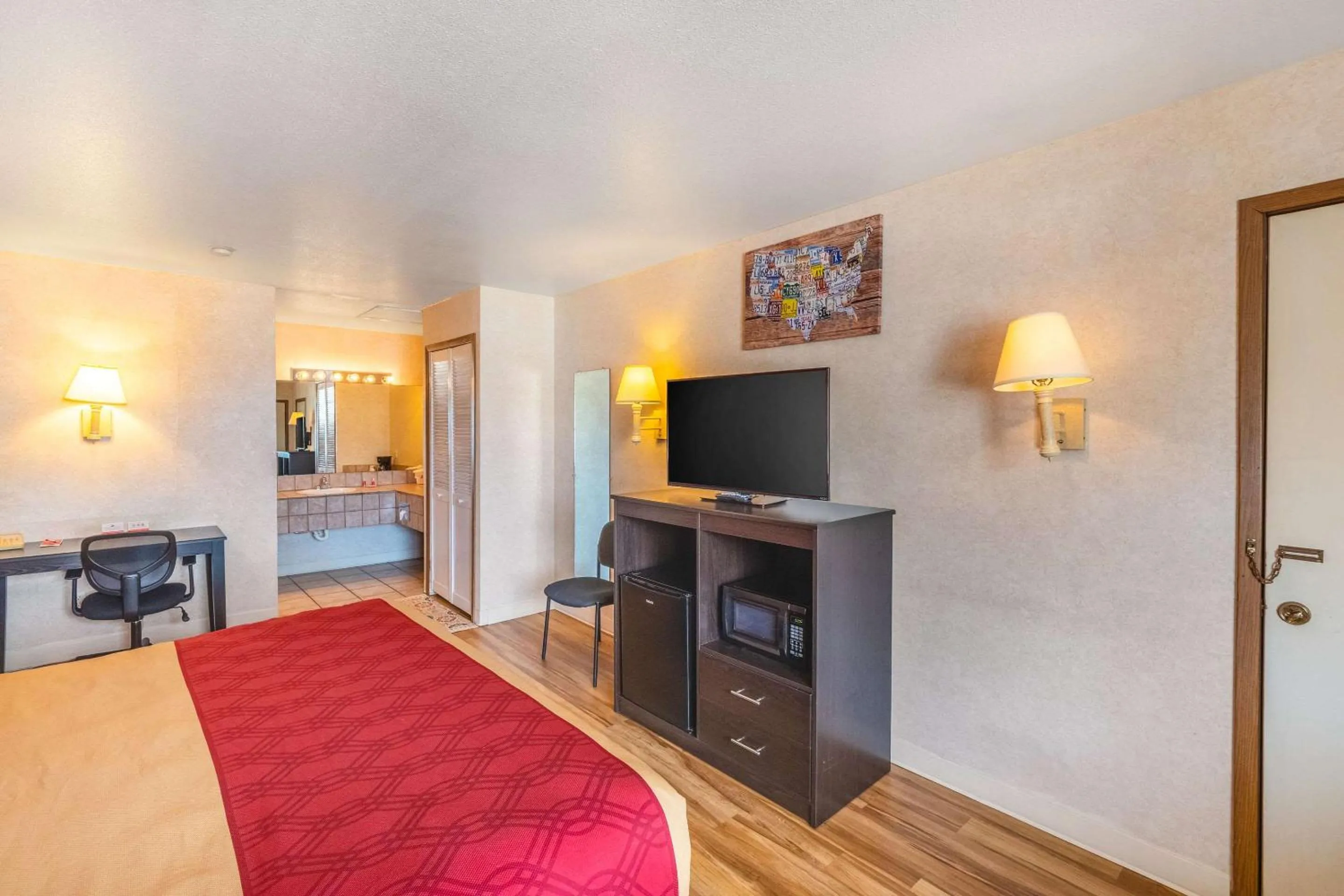 Bedroom, Bed in Econo Lodge Fredericksburg