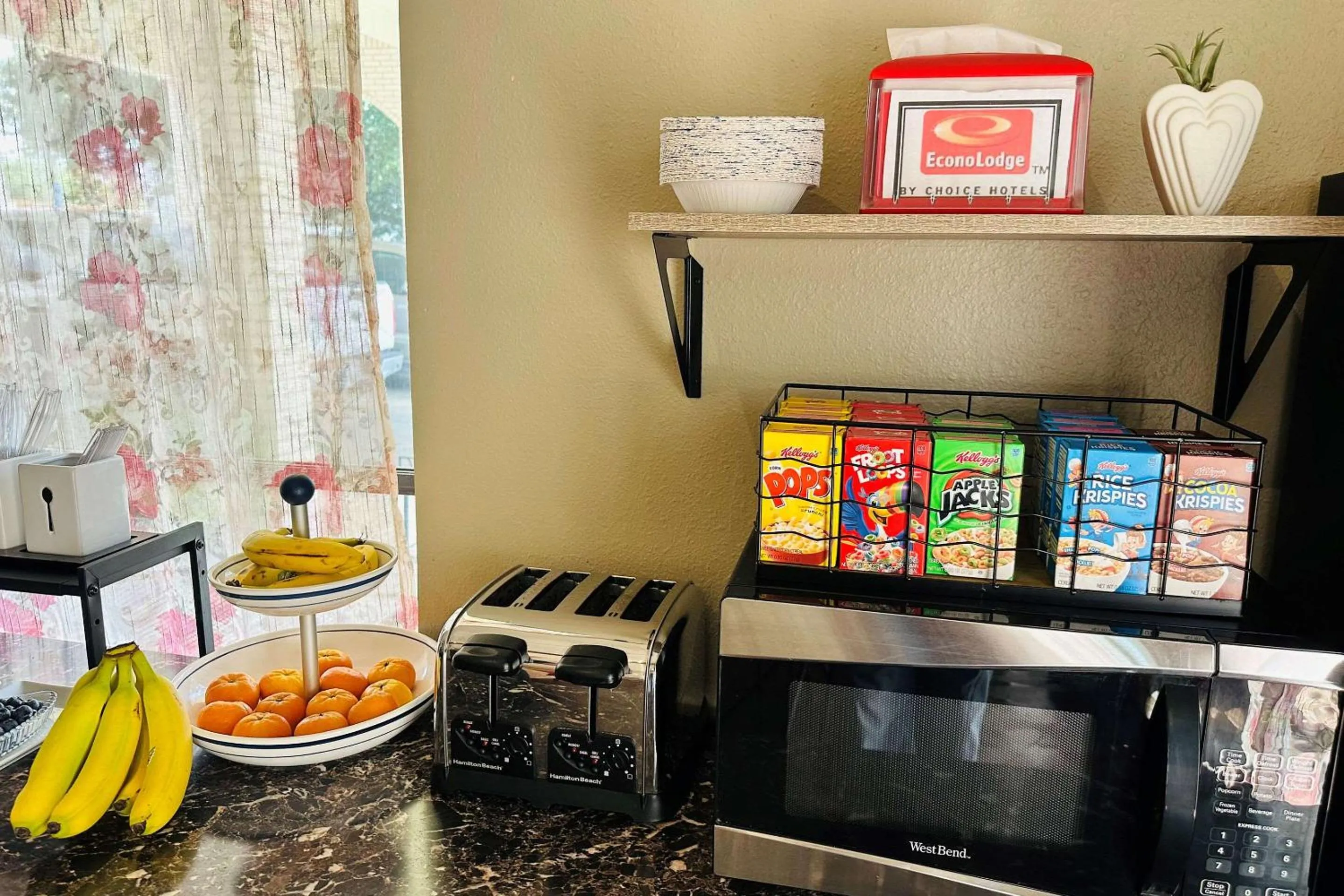 Breakfast in Econo Lodge Fredericksburg