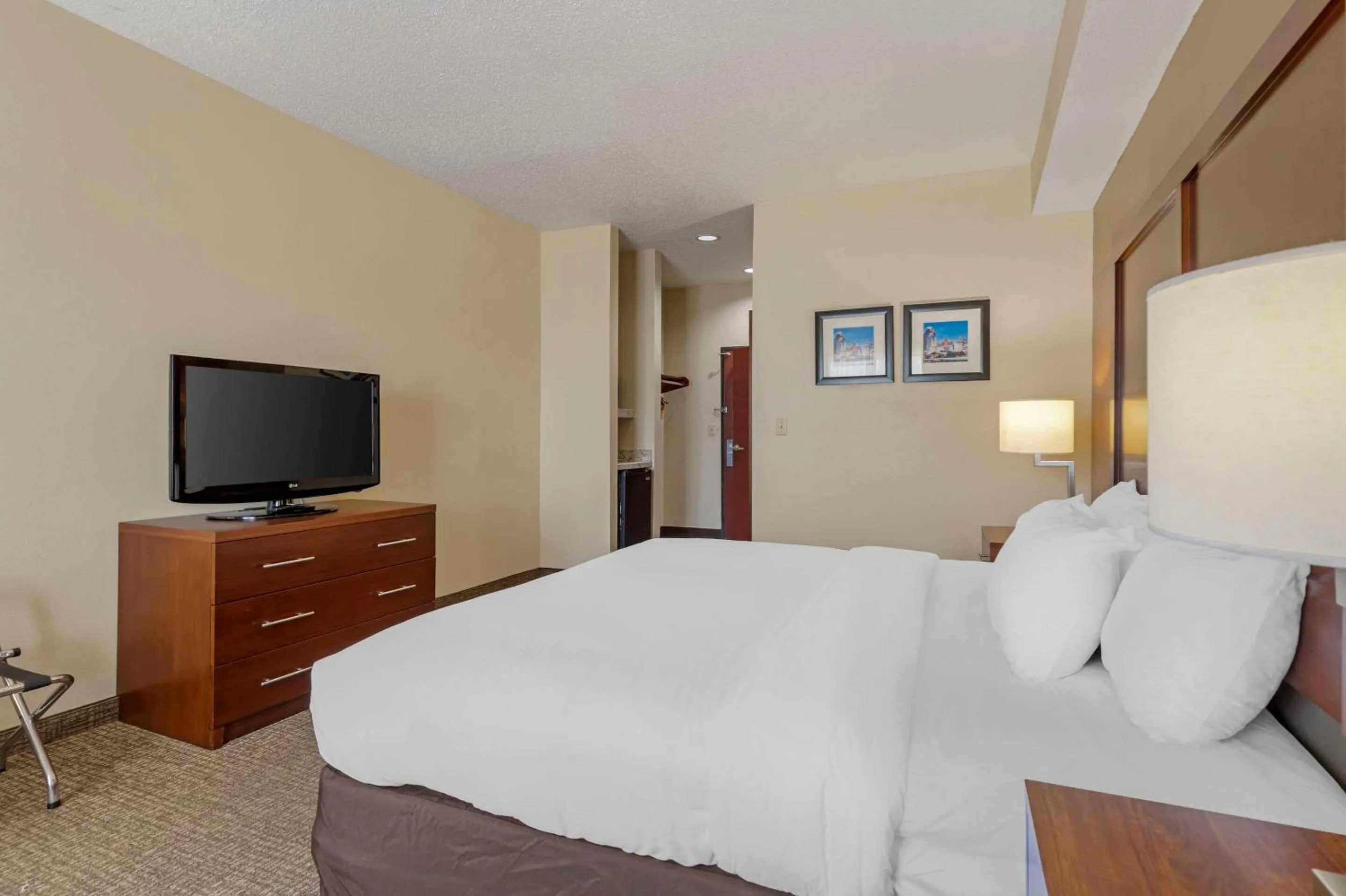 Bedroom, Bed in Comfort Inn & Suites