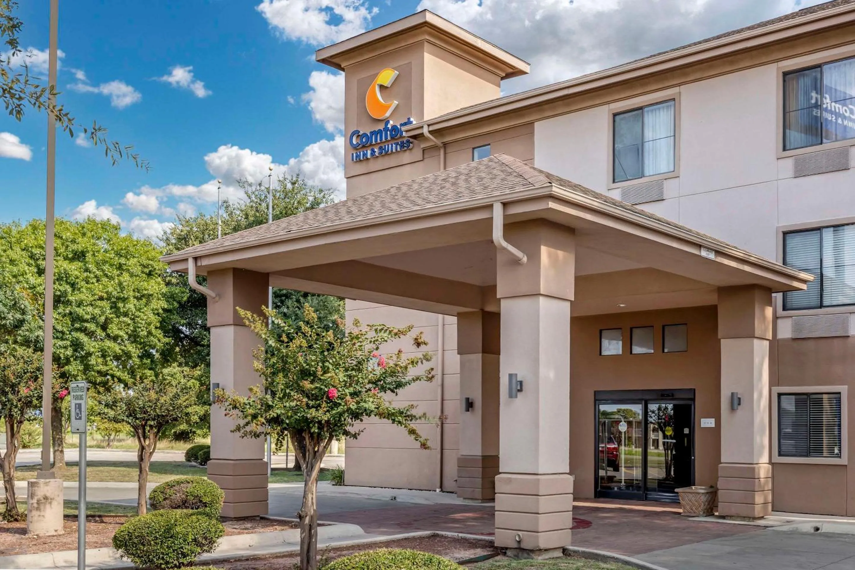 Property building in Comfort Inn & Suites