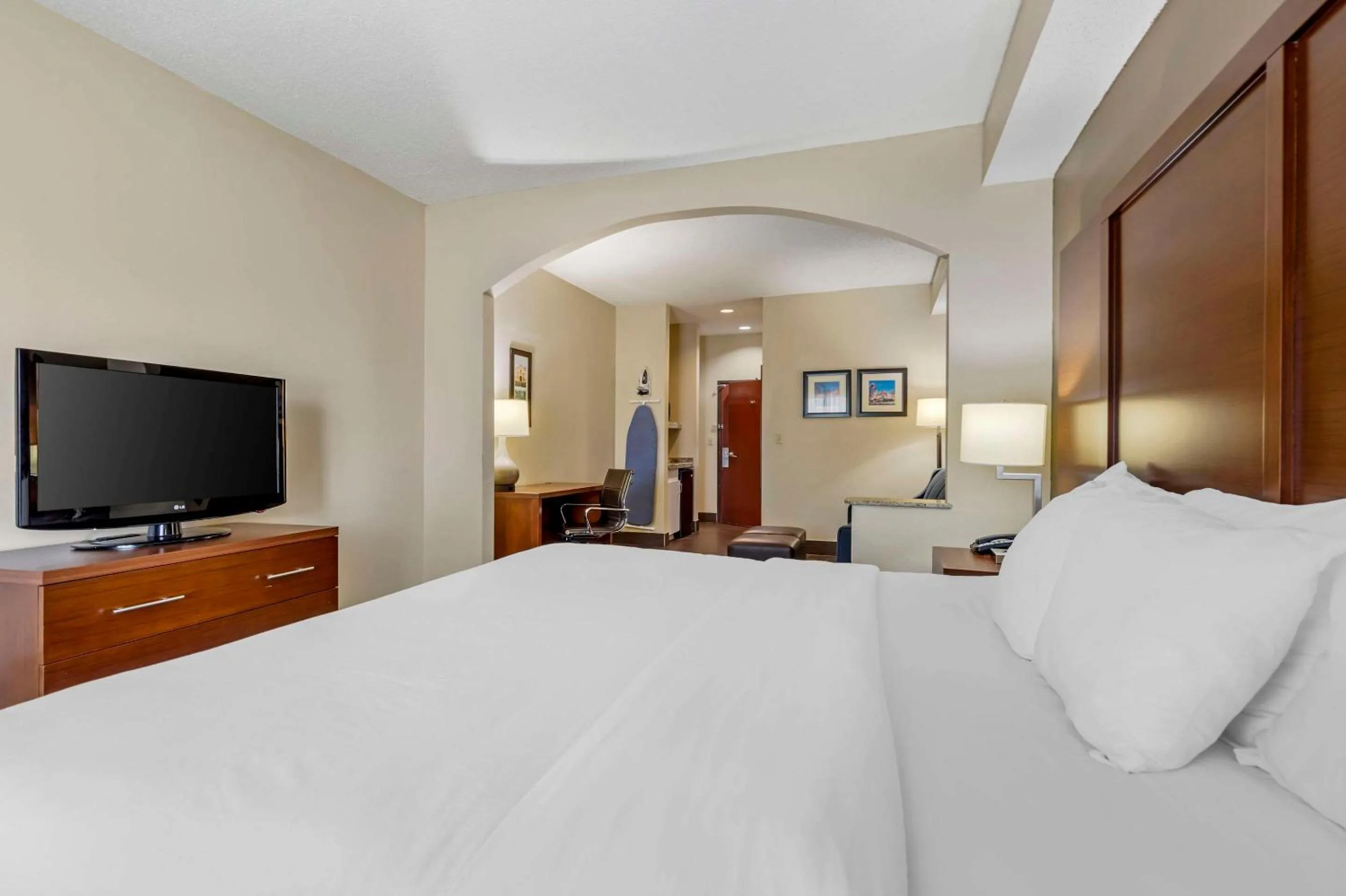 Bedroom, Bed in Comfort Inn & Suites