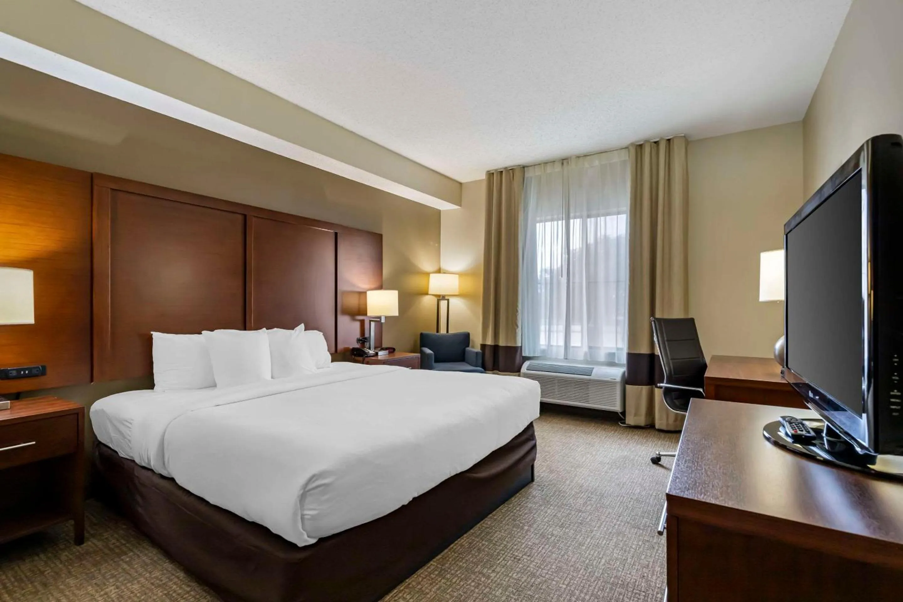 Bedroom, Bed in Comfort Inn & Suites