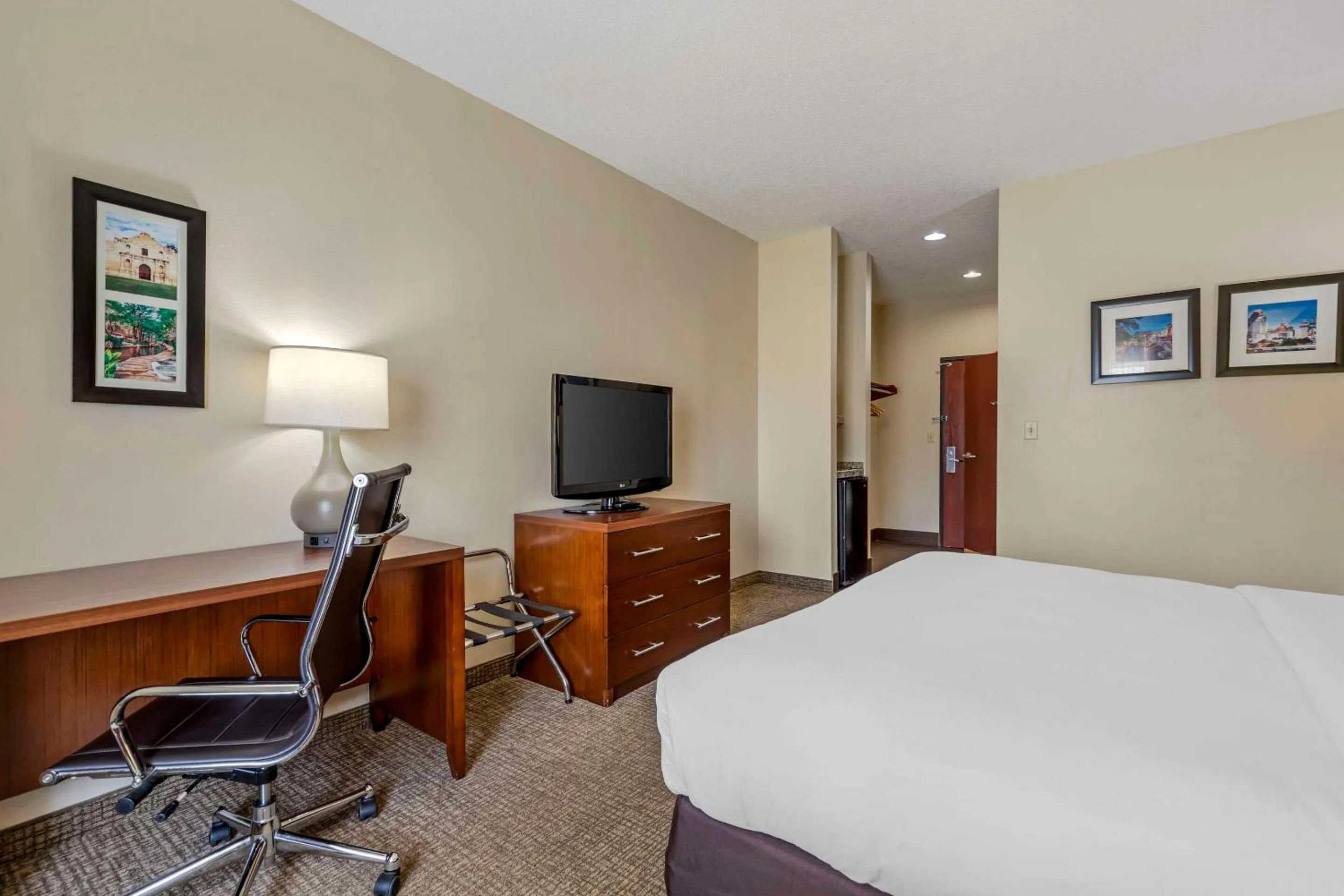 Bedroom, Bed in Comfort Inn & Suites
