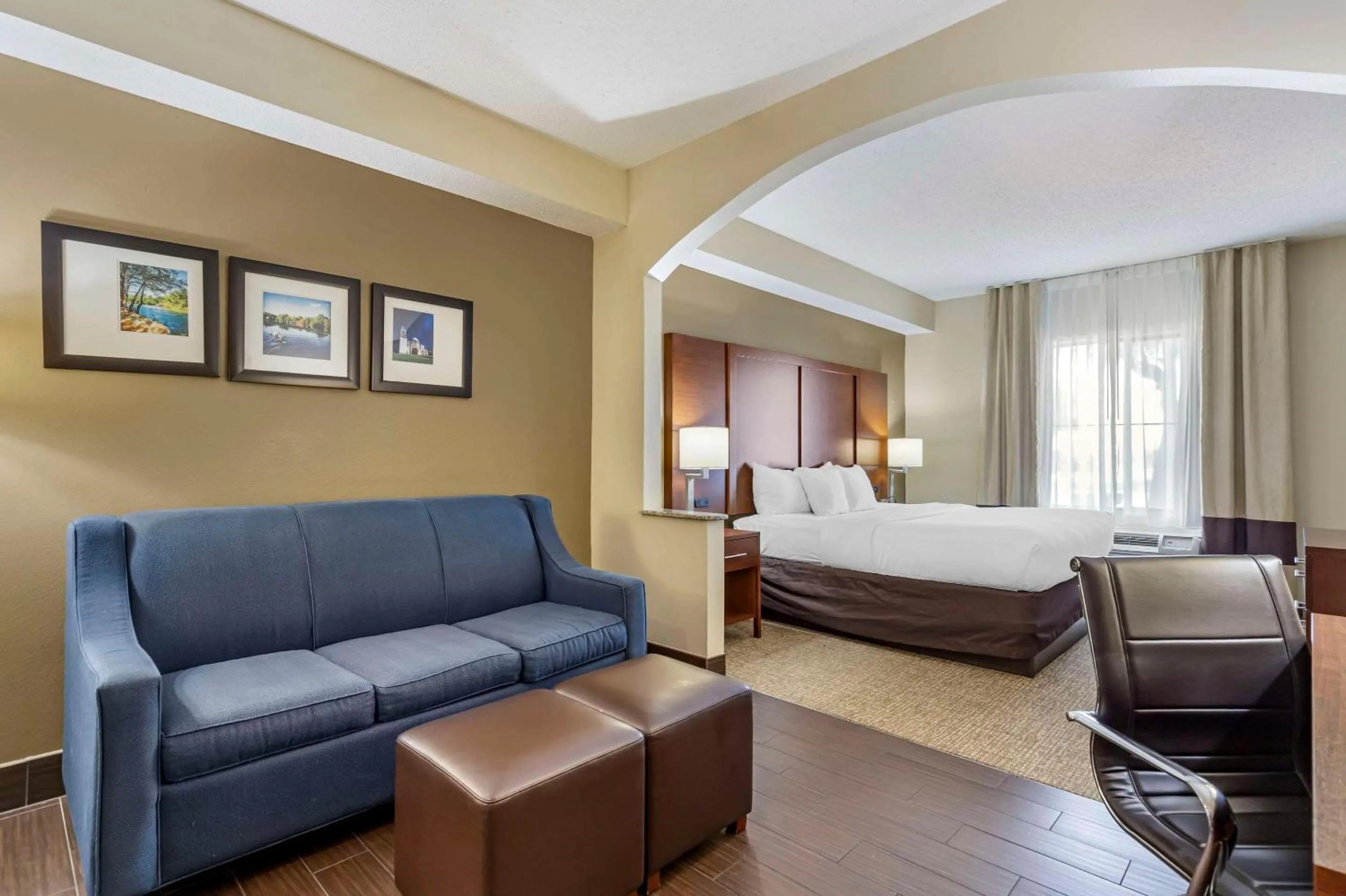 Bedroom, Bed in Comfort Inn & Suites