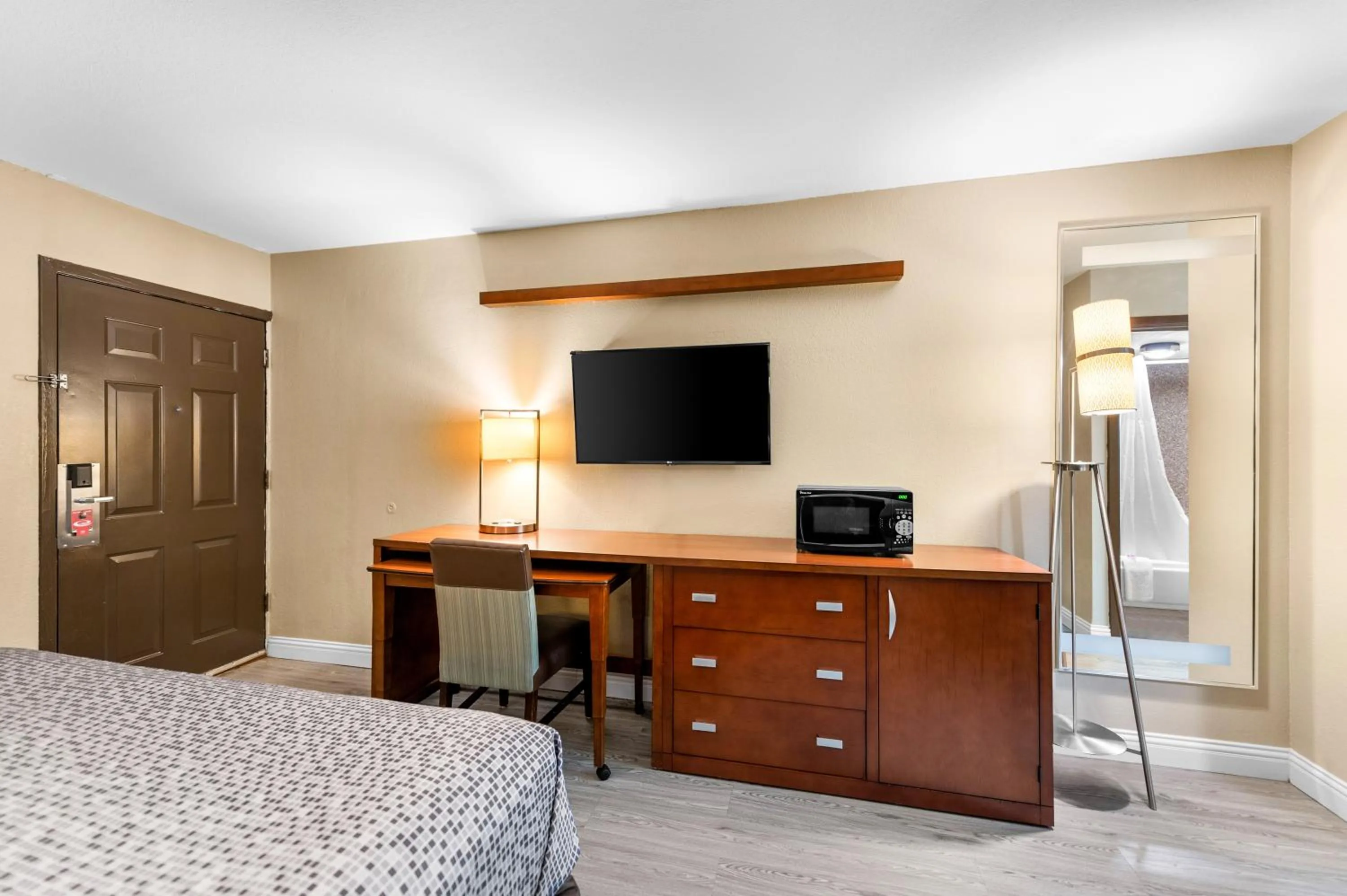 Photo of the whole room, Bed in Econo Lodge Texarkana I-30