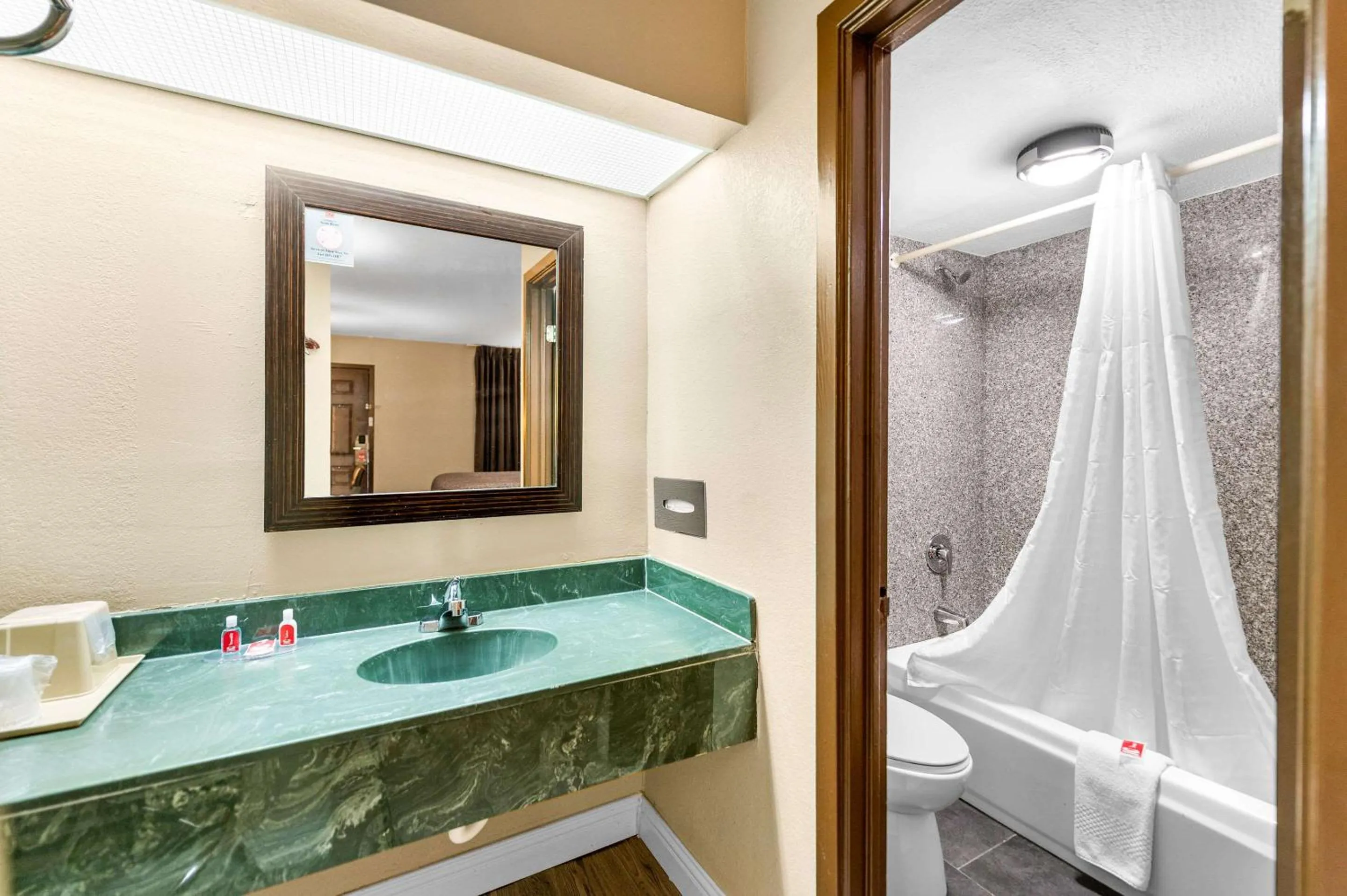 Bedroom in Econo Lodge Texarkana I-30