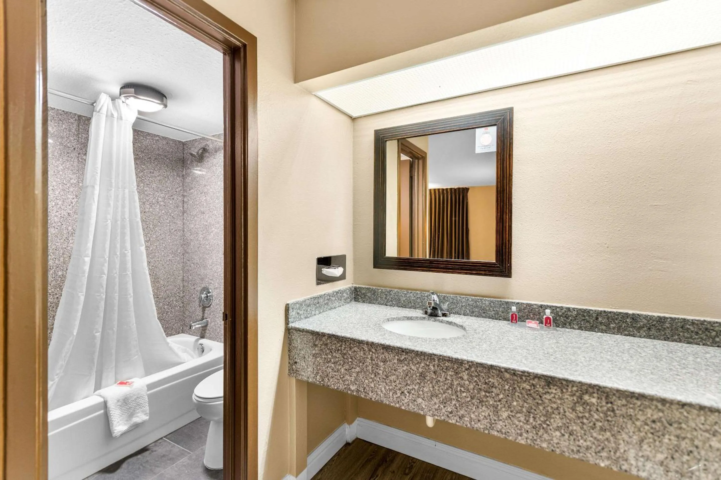 Bedroom in Econo Lodge Texarkana I-30