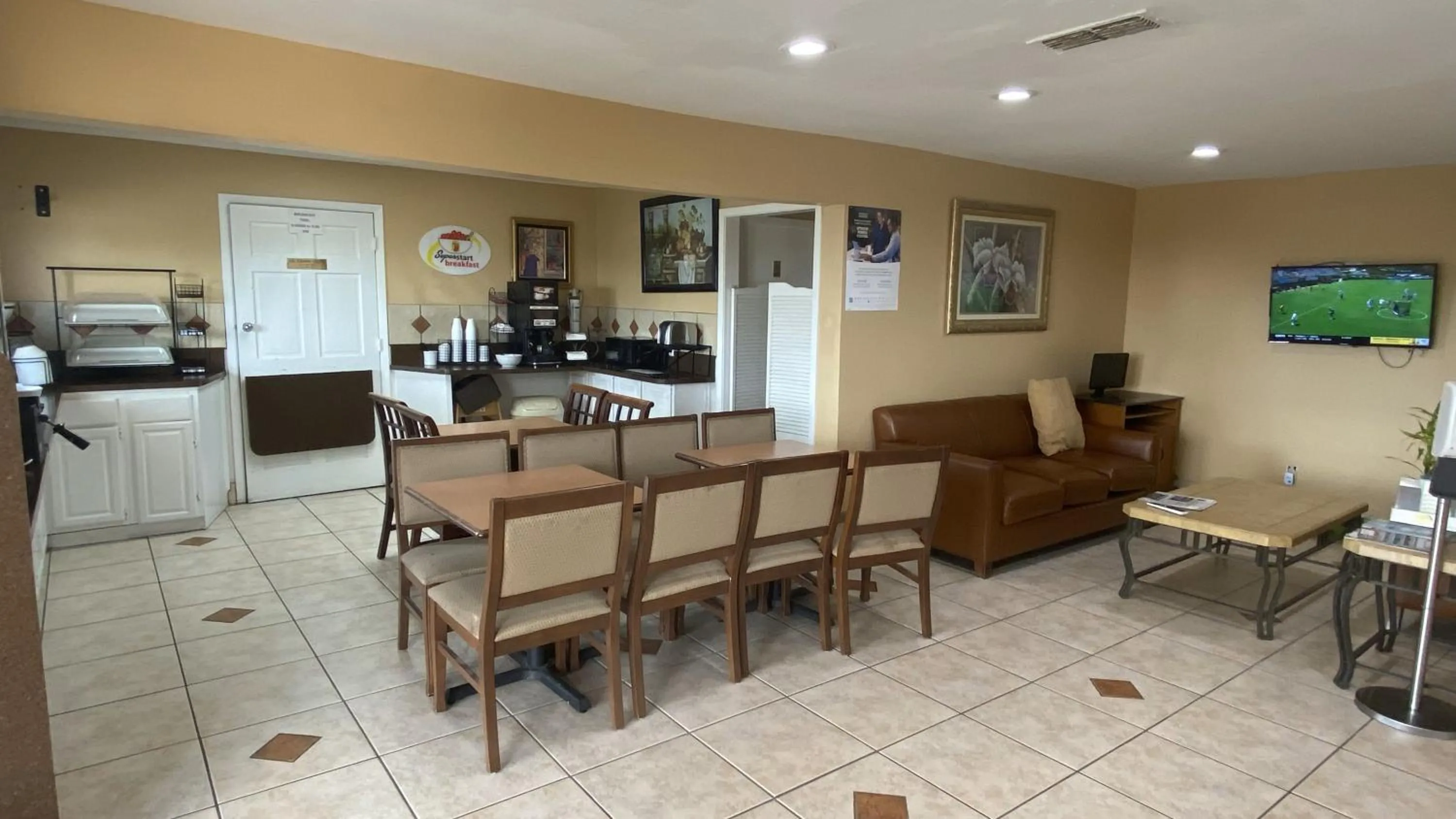 Breakfast in Econo Lodge Decatur