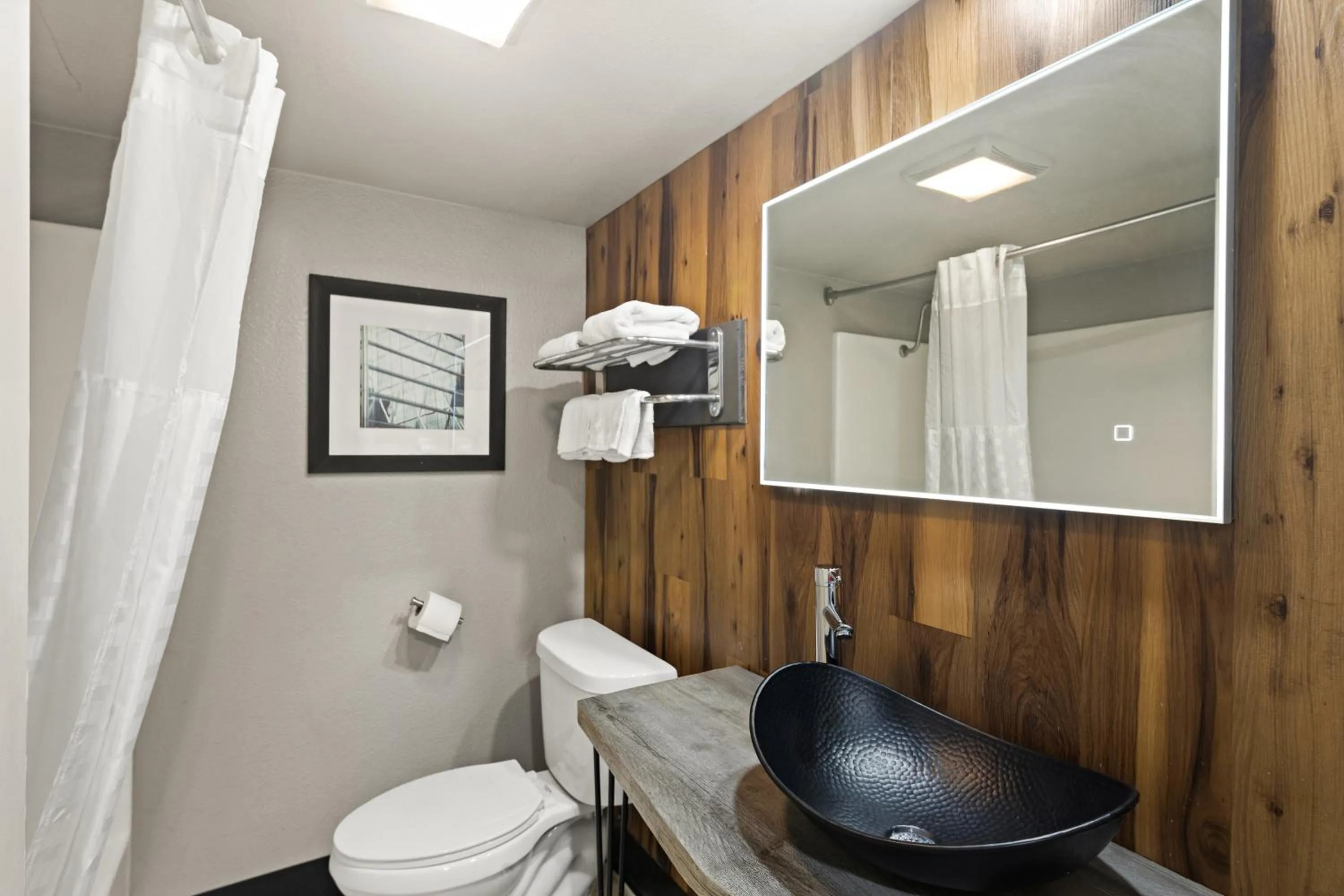 Bathroom in Scottish Inns Austin Downtown