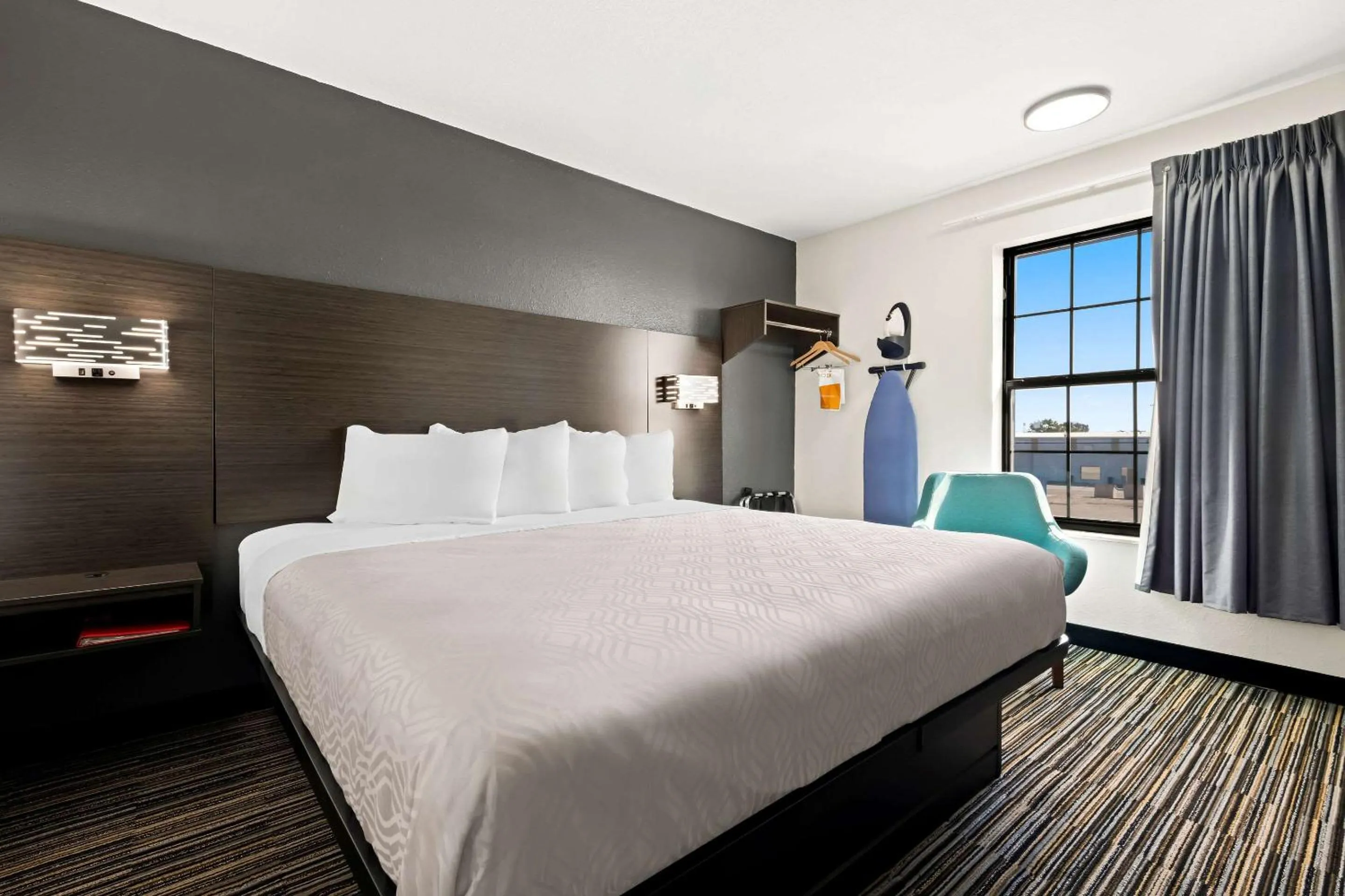 Bedroom, Bed in Econo Lodge Dumas