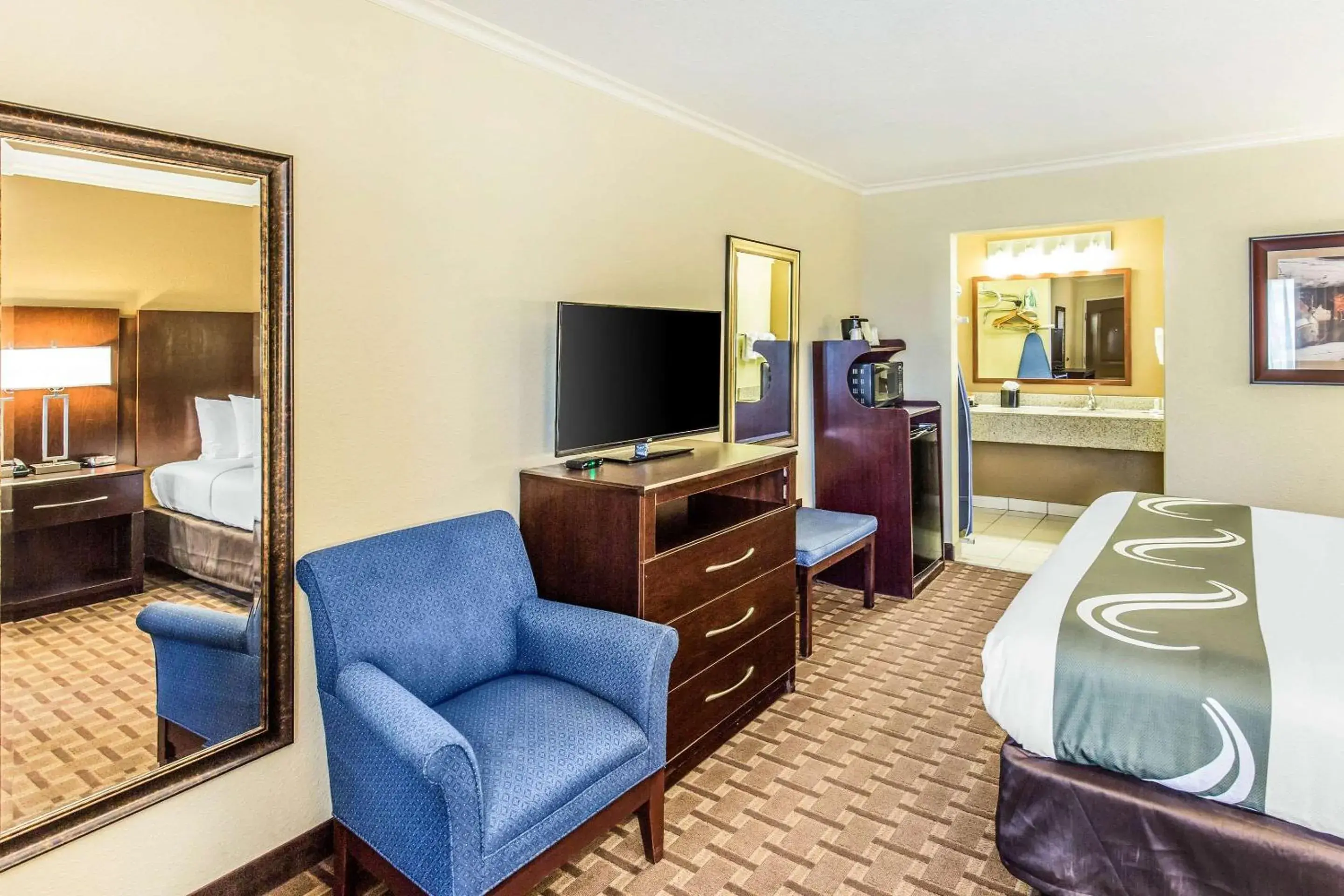 King Room - Non-Smoking in Quality Inn & Suites King Room - Non-Smoking in Quality Inn & Suites