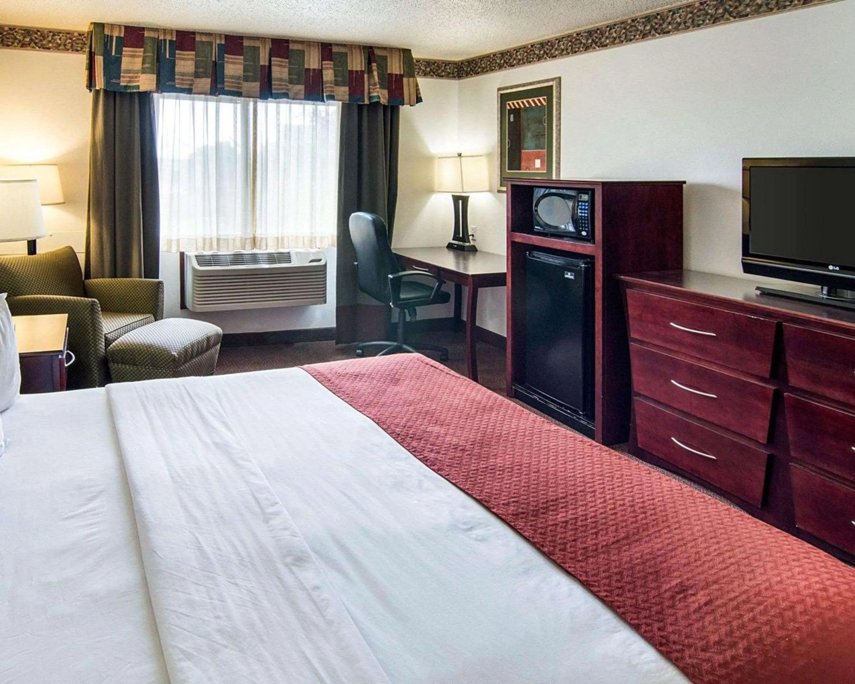 Bedroom in Quality Inn Midland South