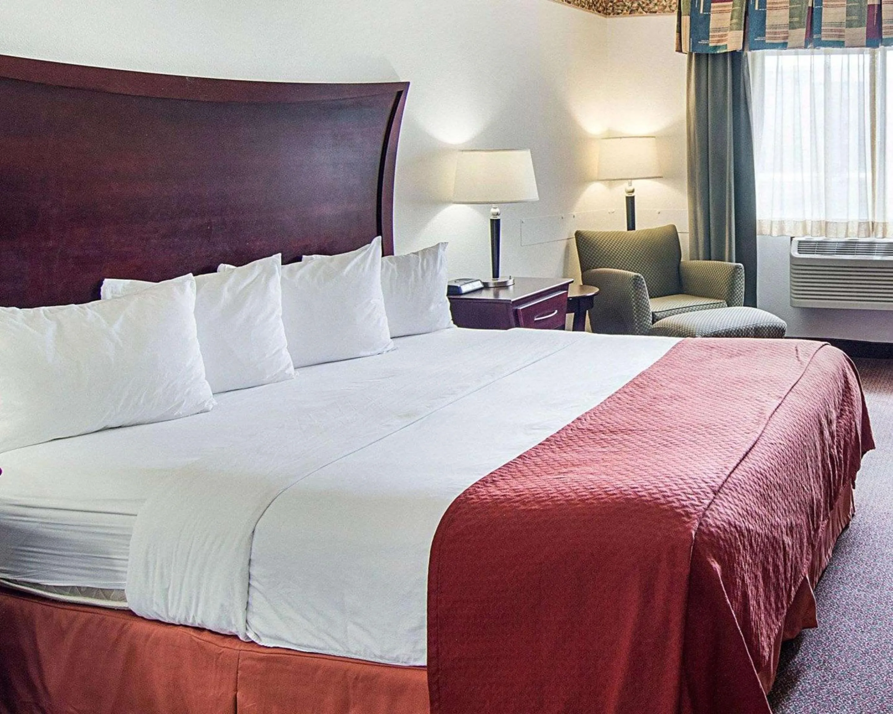 Bedroom in Quality Inn Midland South