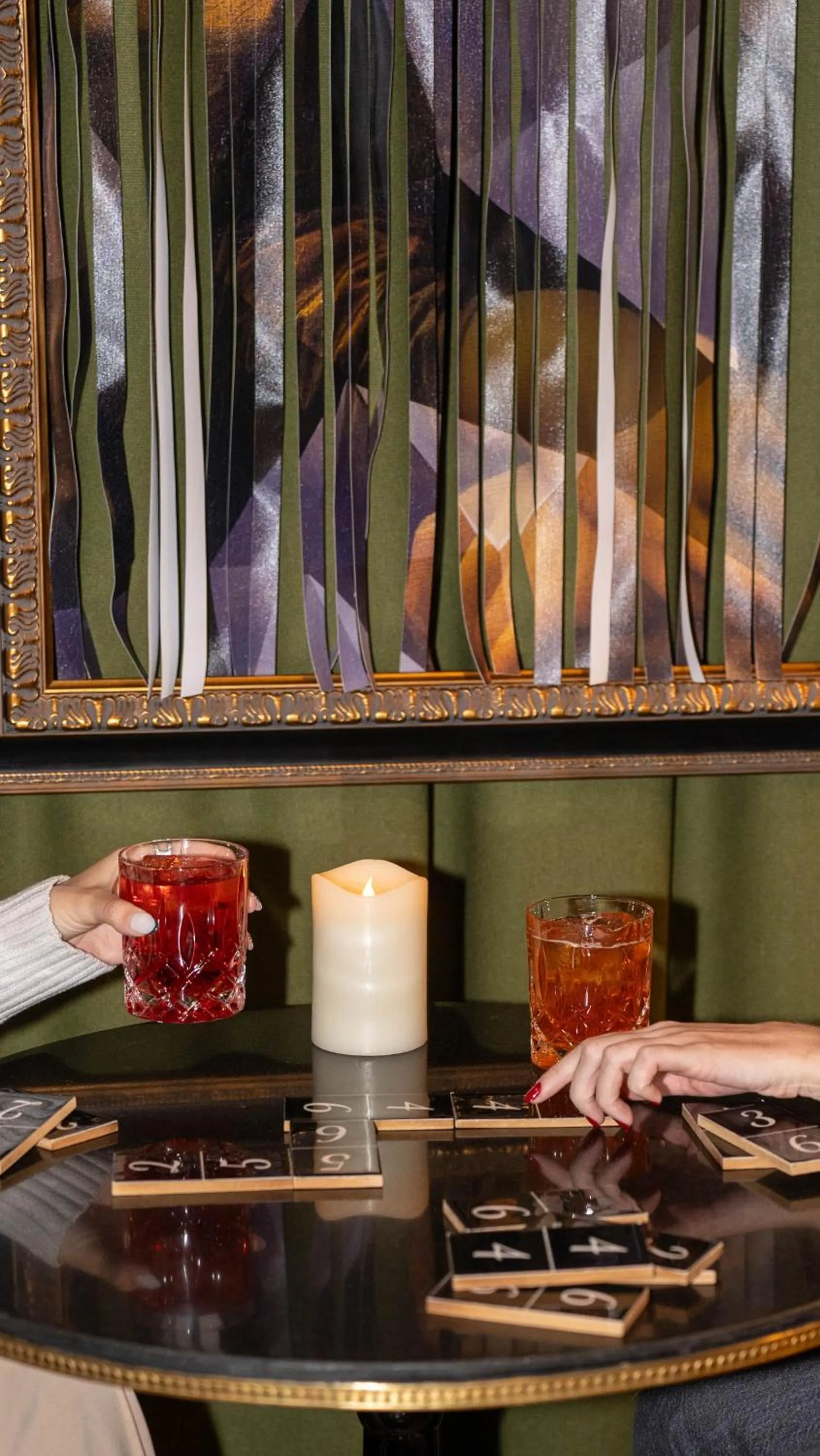 Lounge or bar in Ecrin Blanc Resort Courchevel - Aquapark