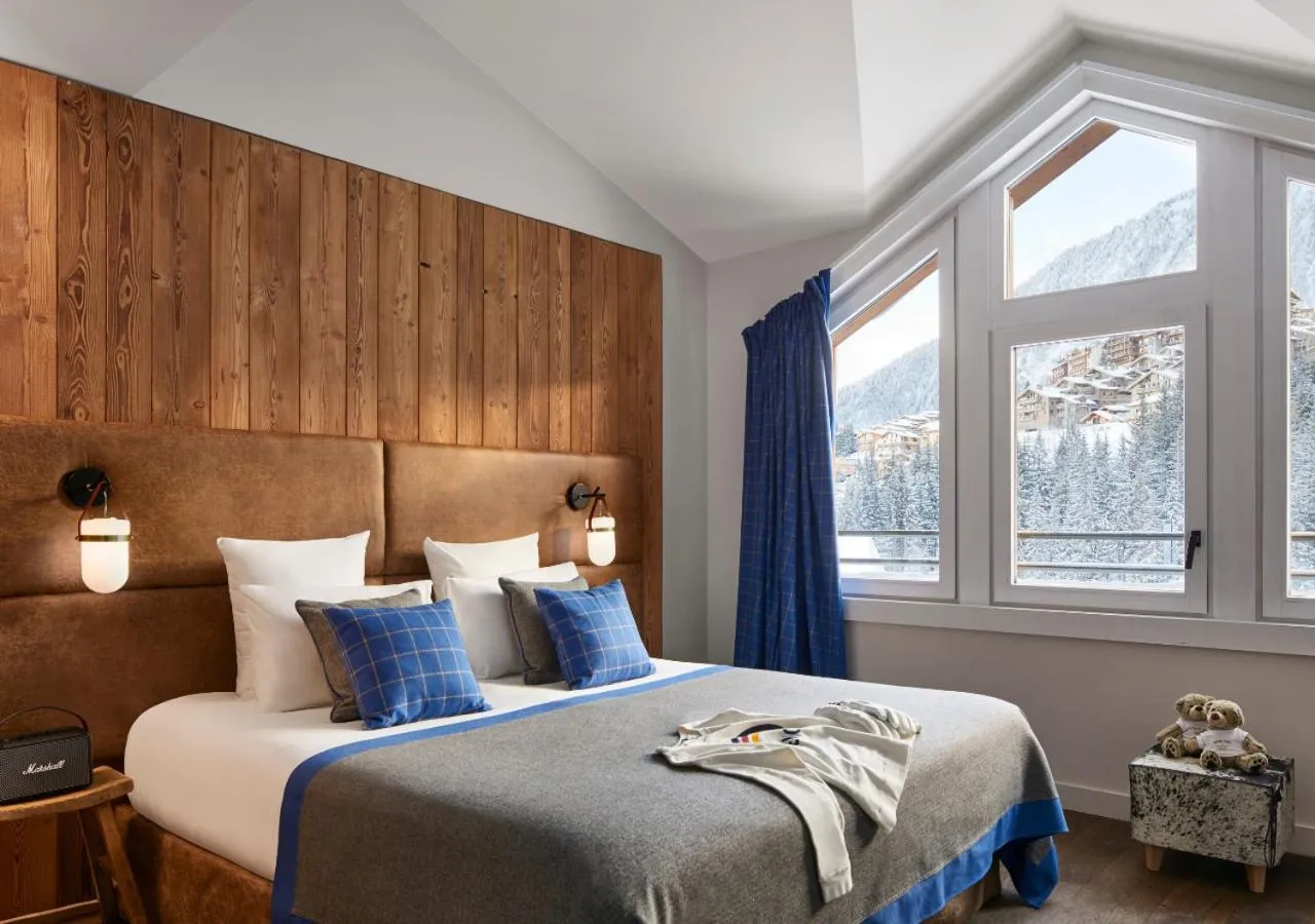 Bedroom, Bed in Ecrin Blanc Resort Courchevel - Aquapark