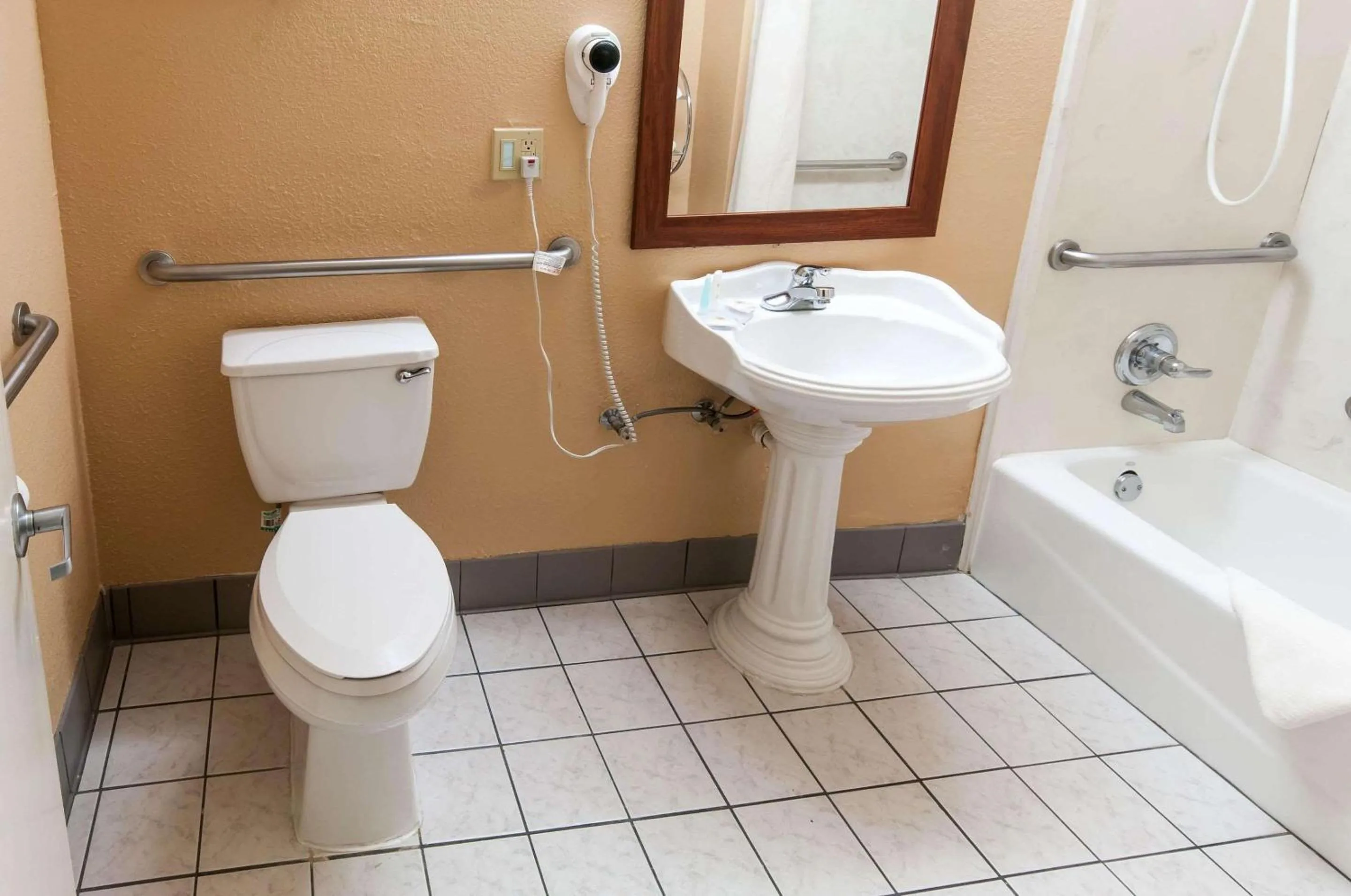 Bathroom in Comfort Inn North Conroe