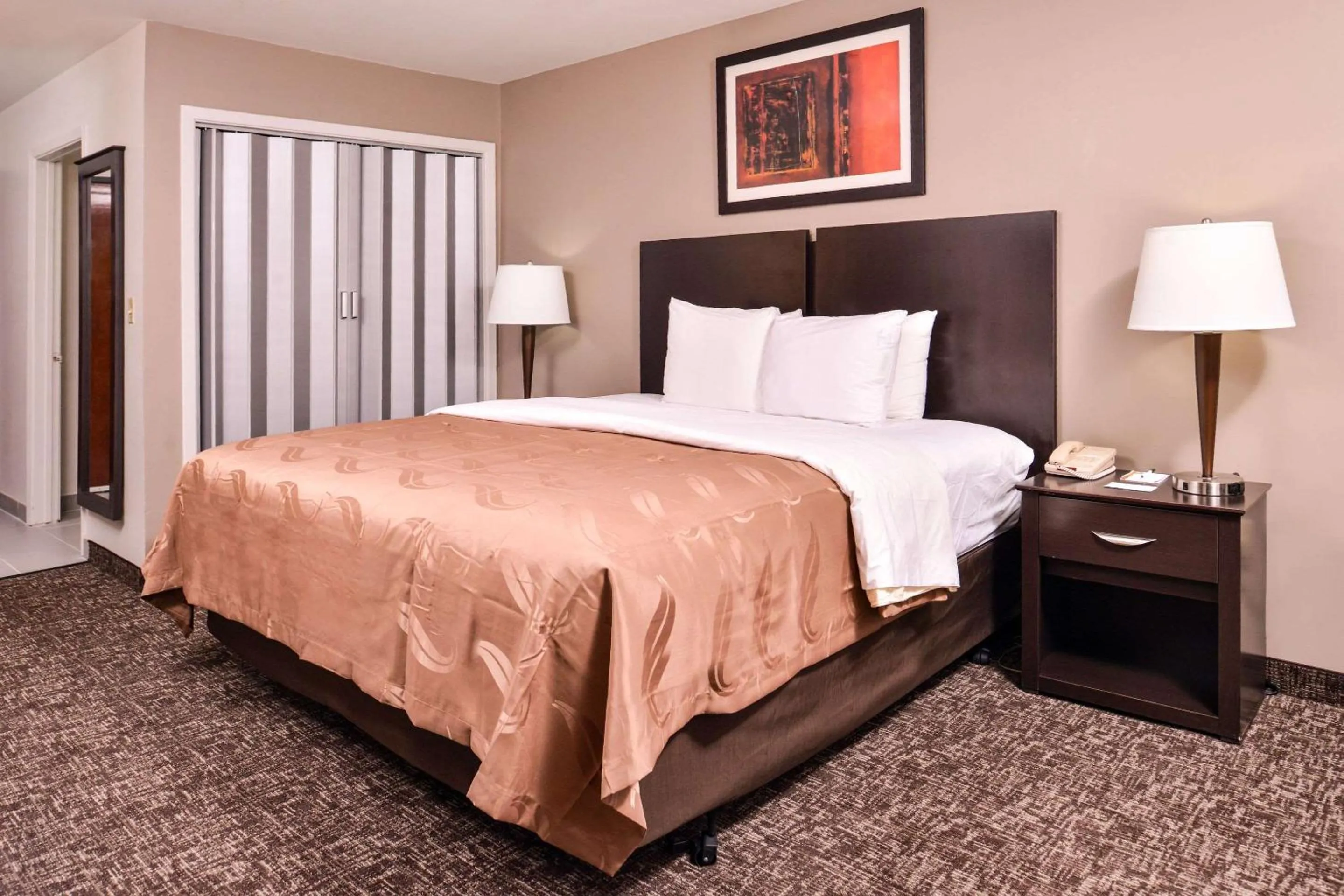 Photo of the whole room, Bed in Quality Inn & Suites Beaumont