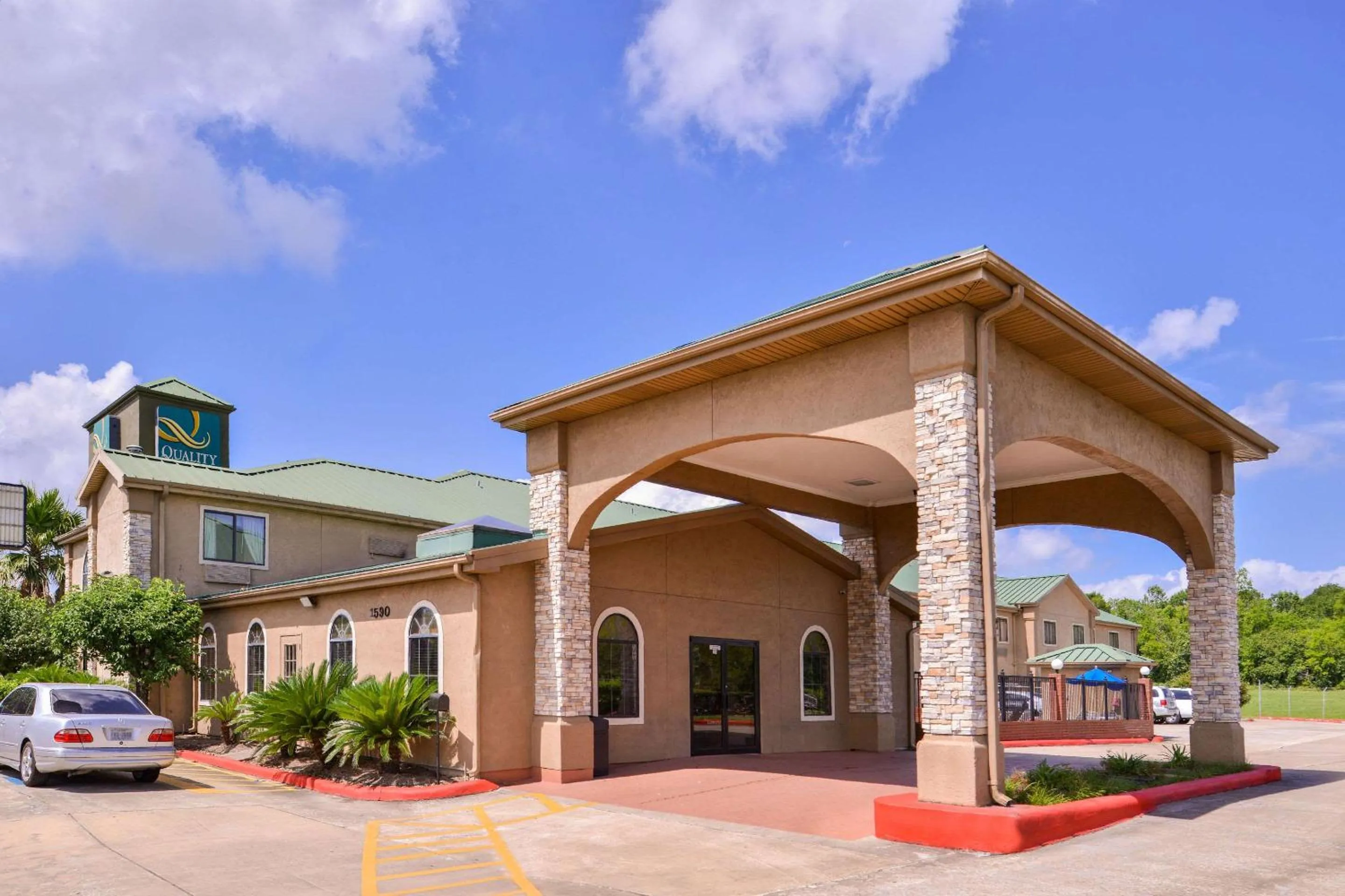 Property building in Quality Inn & Suites Beaumont