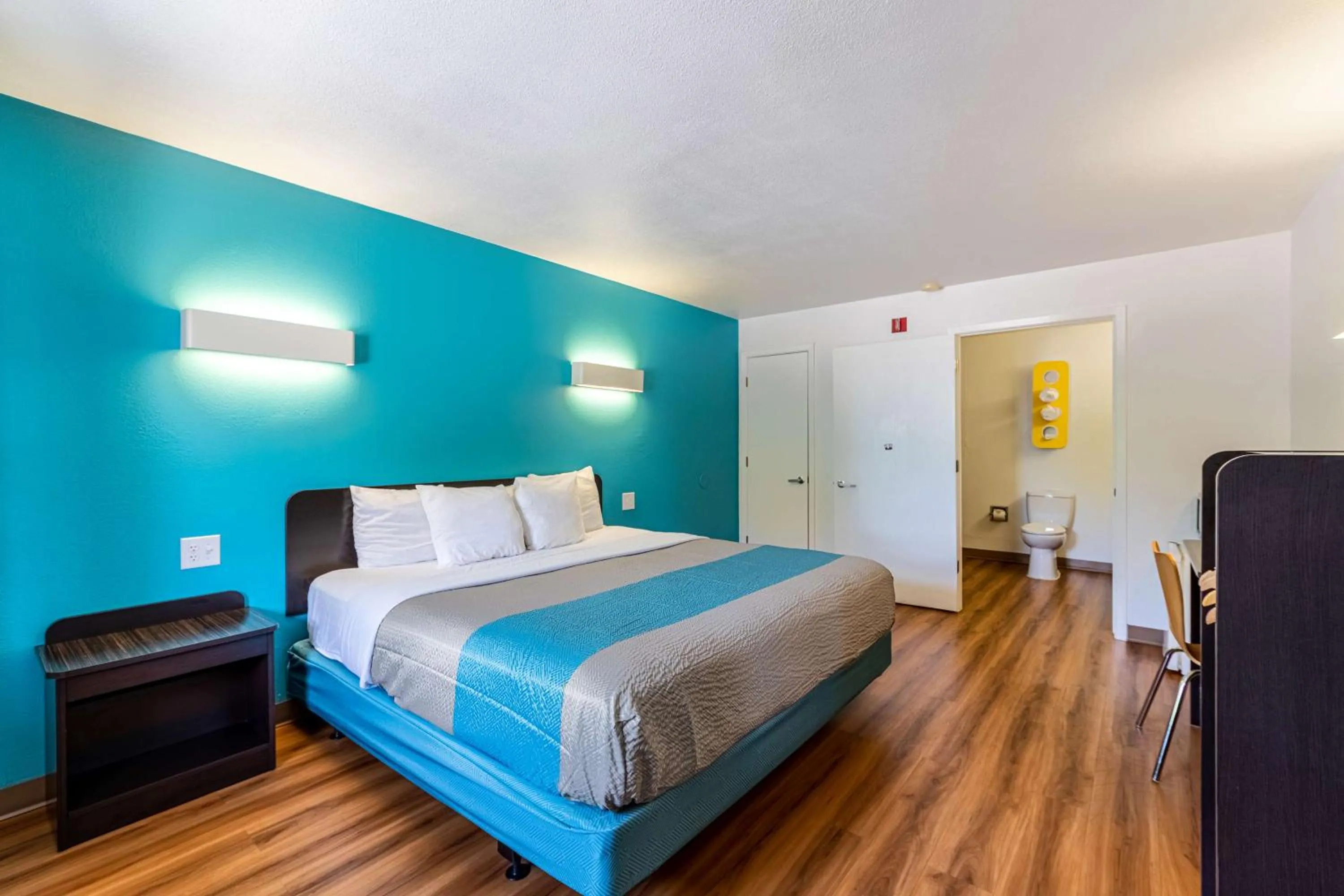 Photo of the whole room, Bed in Motel 6-Georgetown, TX