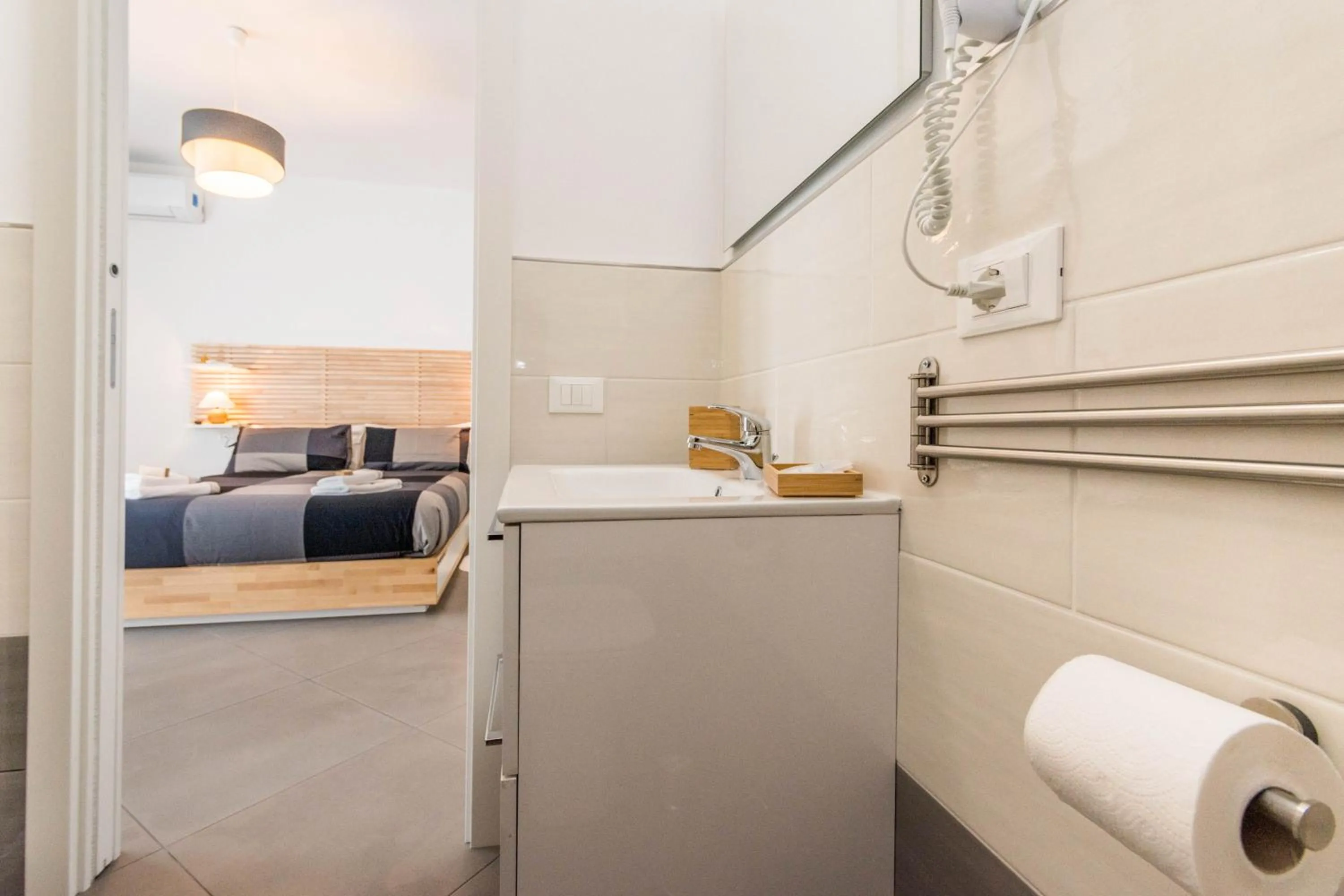 Bathroom, Bed in B&B Lo&G