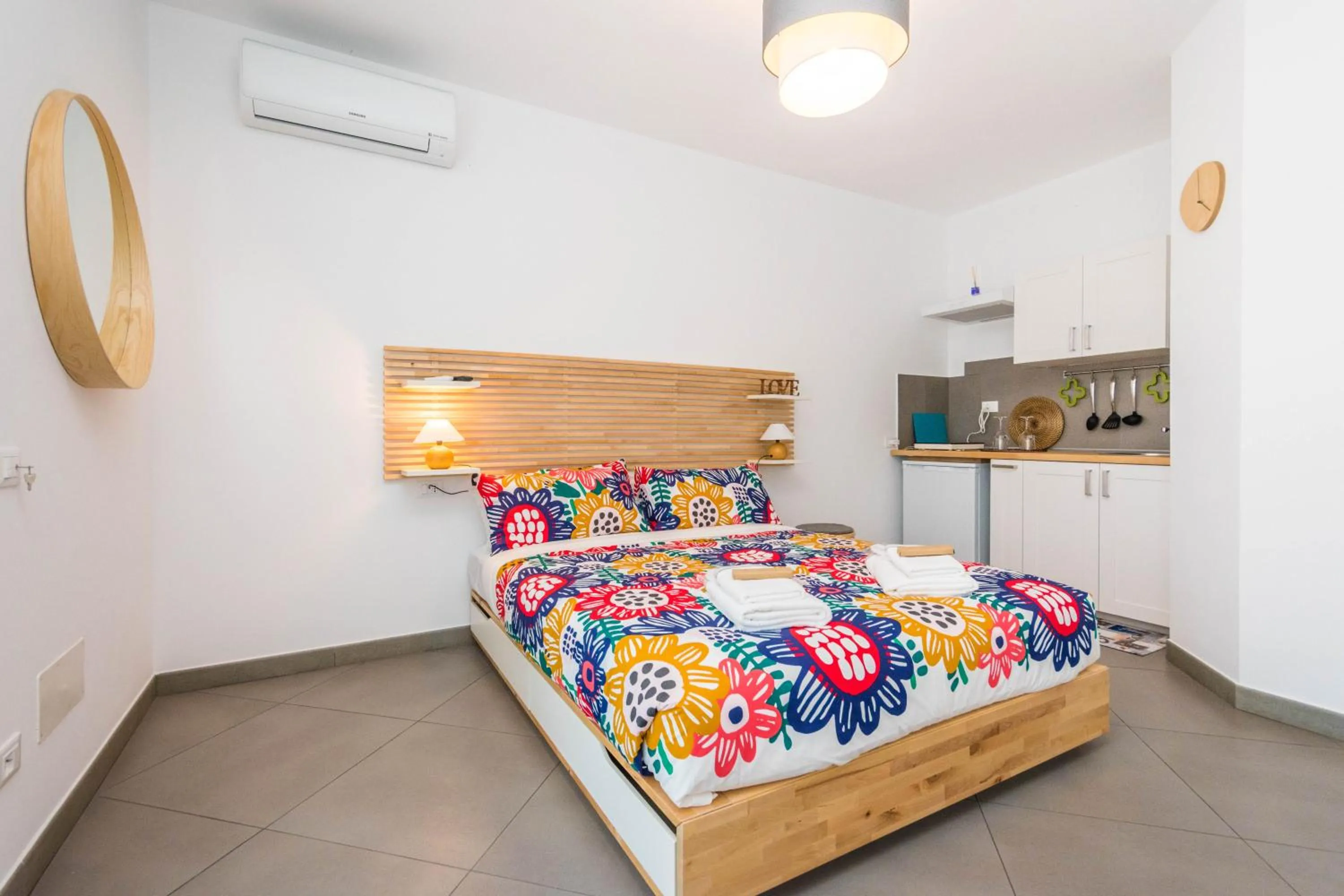 Kitchen or kitchenette, Bed in B&B Lo&G