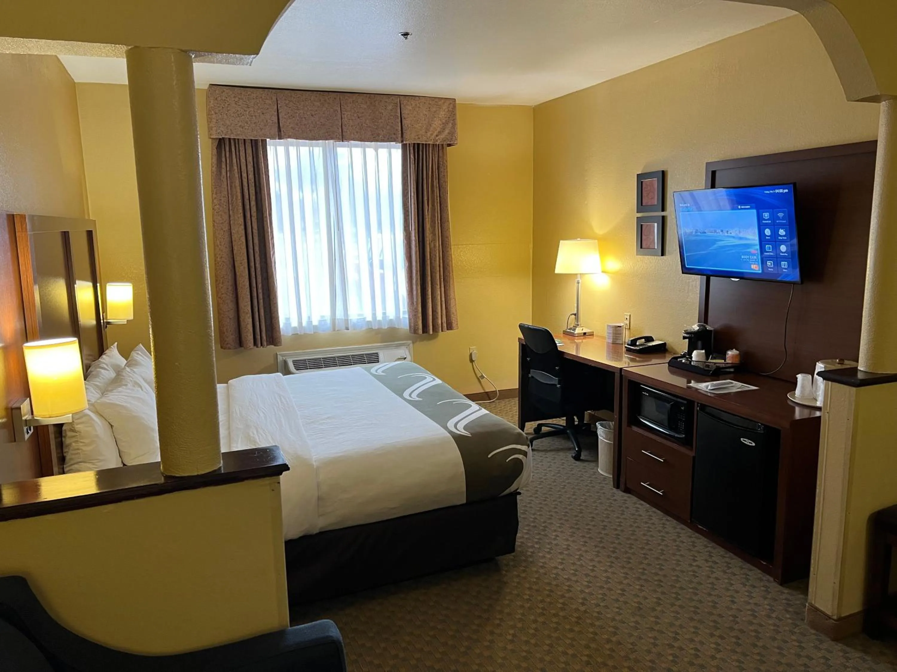 TV and multimedia, Bed in Quality Suites Midland North Loop 250