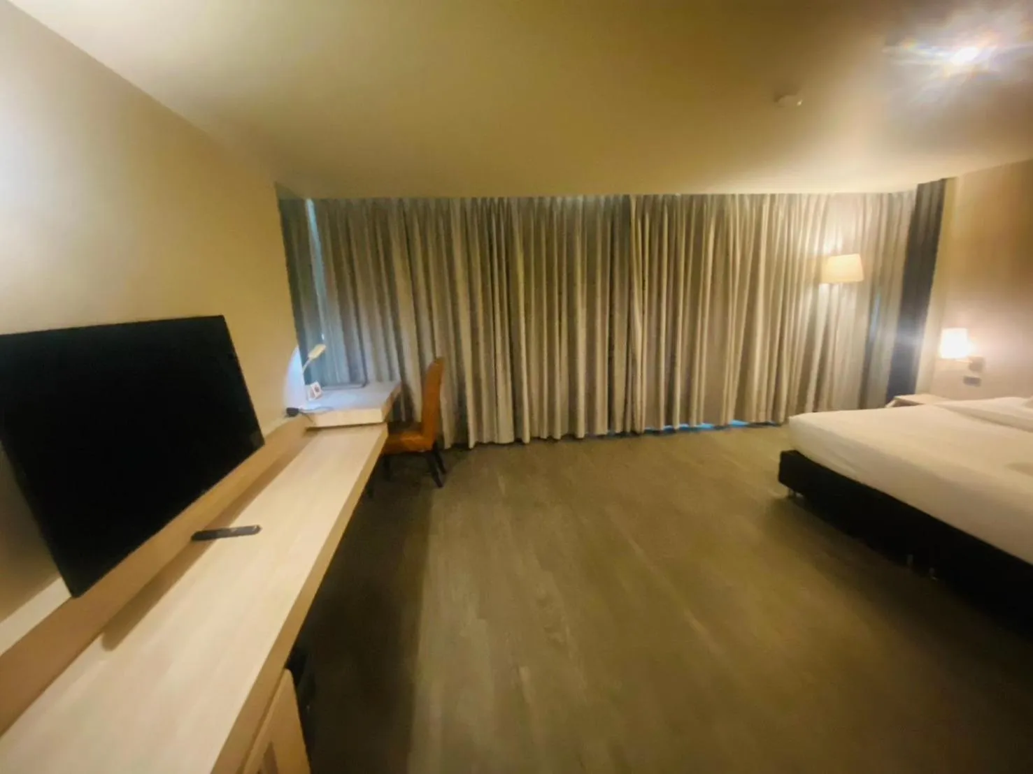 Bed in Gold Orchid Bangkok Hotel