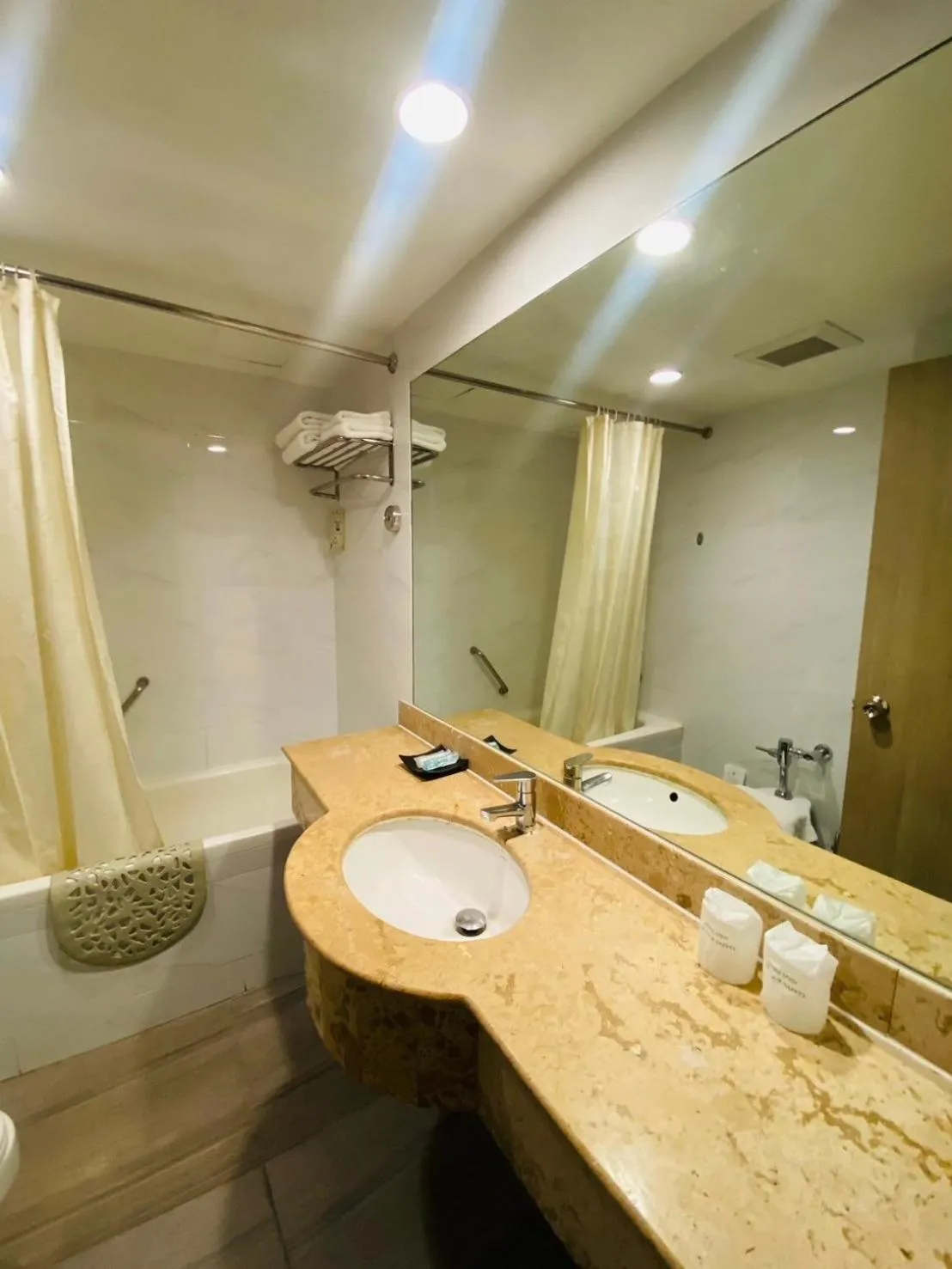 Gold Orchid Bangkok Hotel