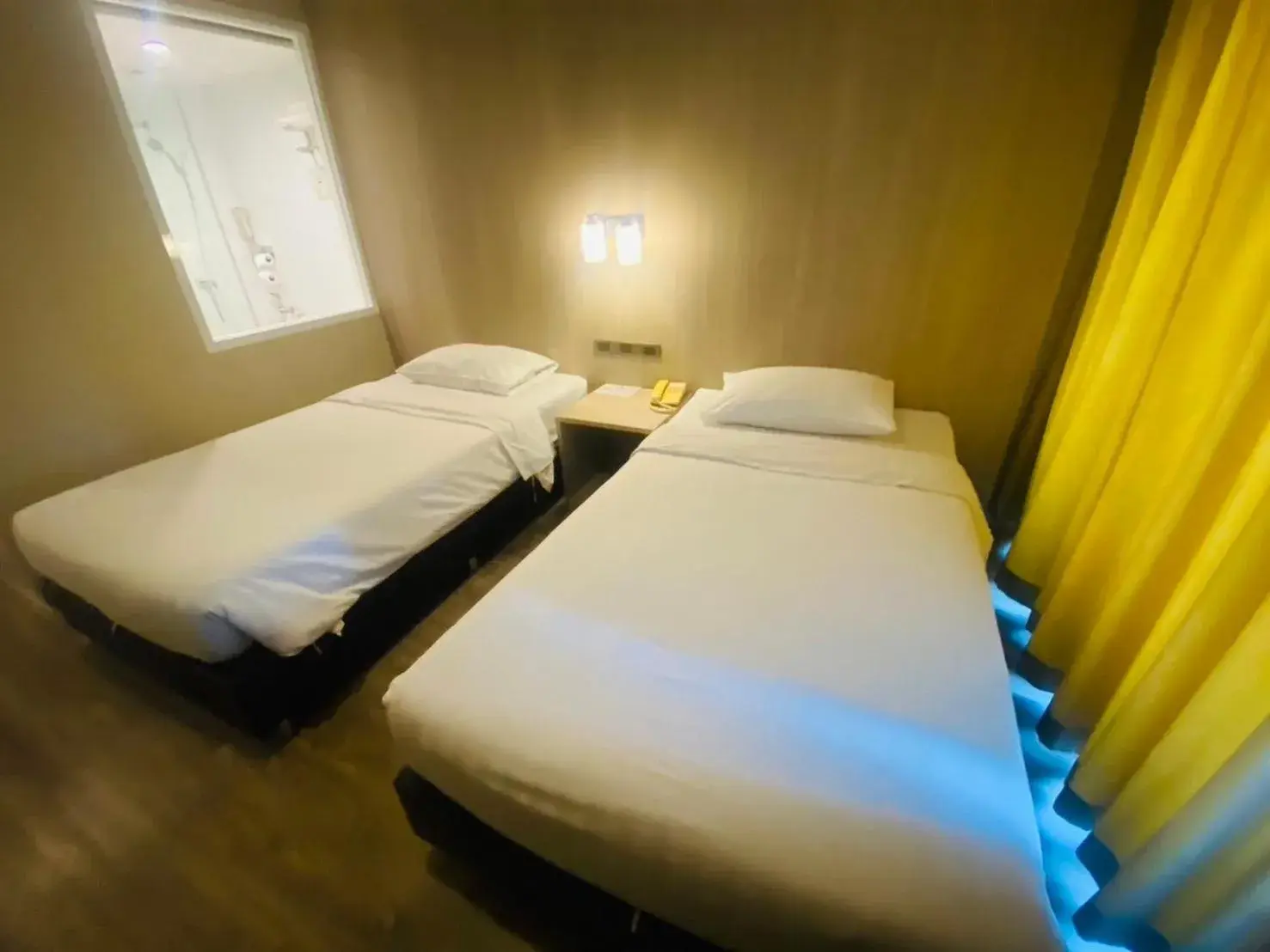 Premium Deluxe Twin Bed in Gold Orchid Bangkok Hotel Premium Deluxe Twin Bed in Gold Orchid Bangkok Hotel