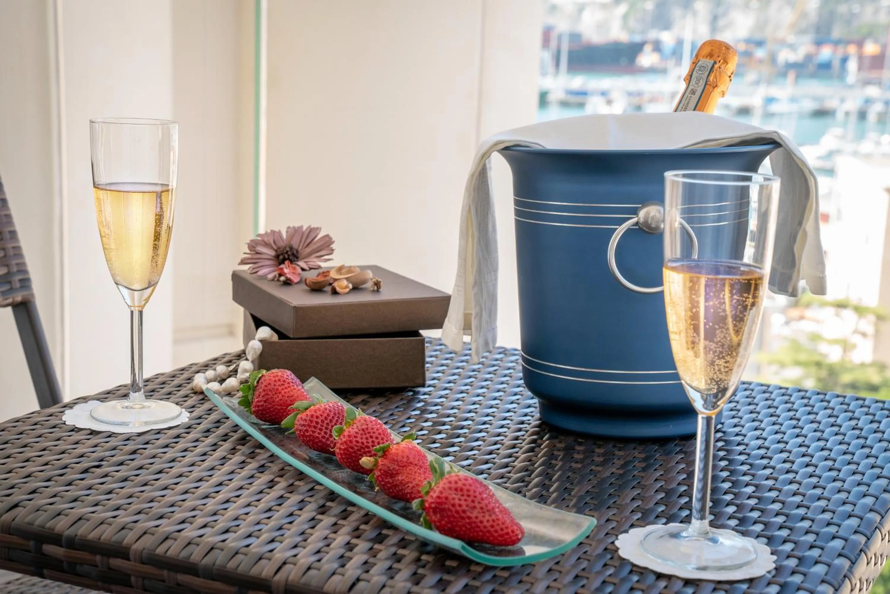 Food and drinks in Crescent Moon