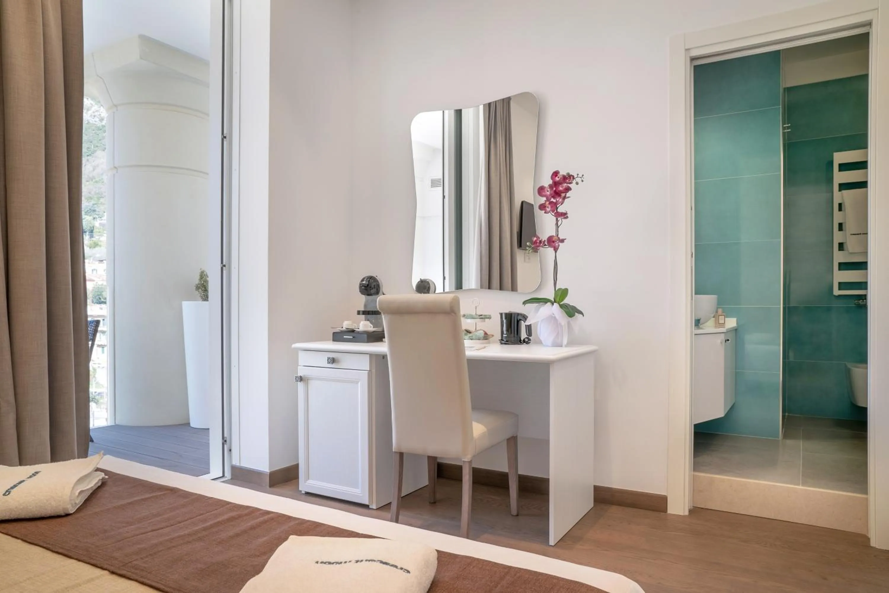 Coffee/tea facilities, Bed in Crescent Moon