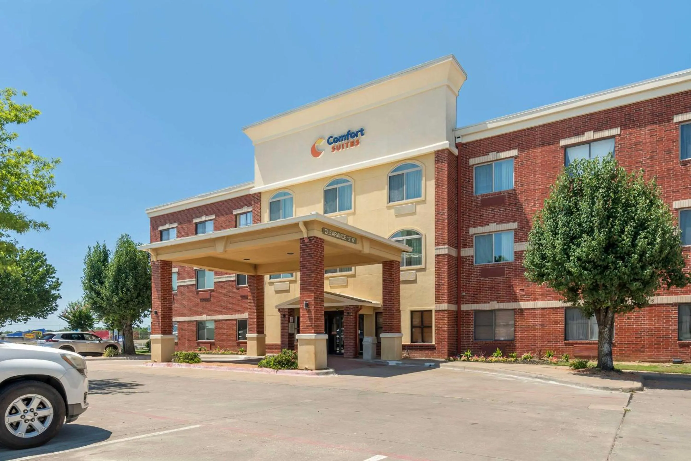 Property building in Comfort Suites McKinney-Allen