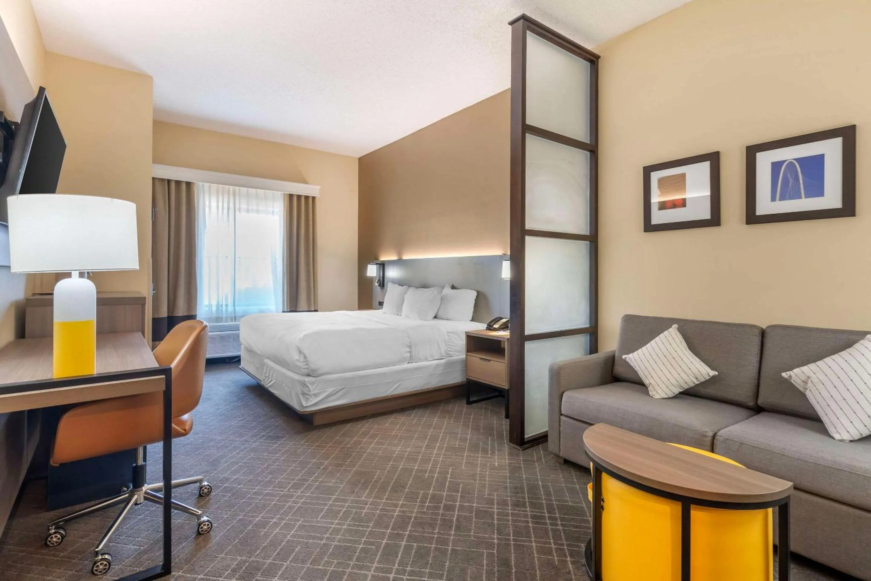 Bedroom, Bed in Comfort Suites McKinney-Allen