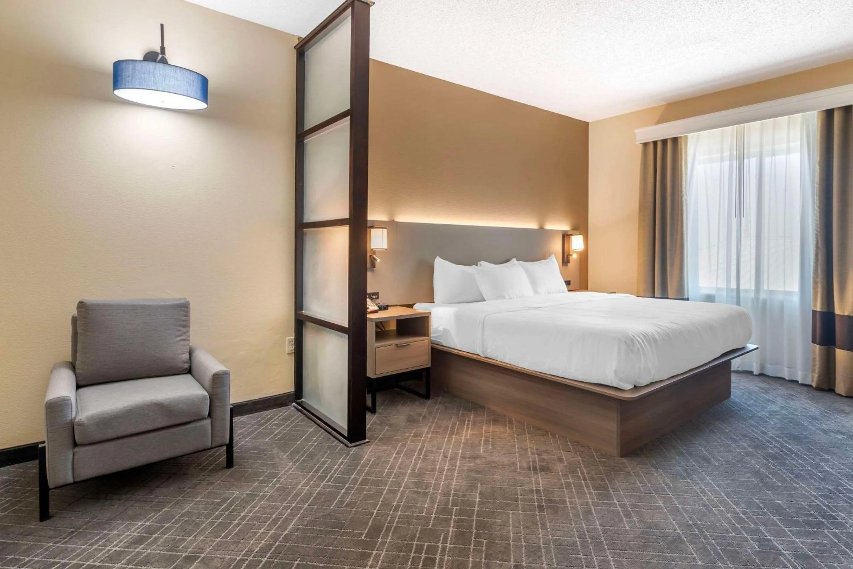 Bedroom, Bed in Comfort Suites McKinney-Allen