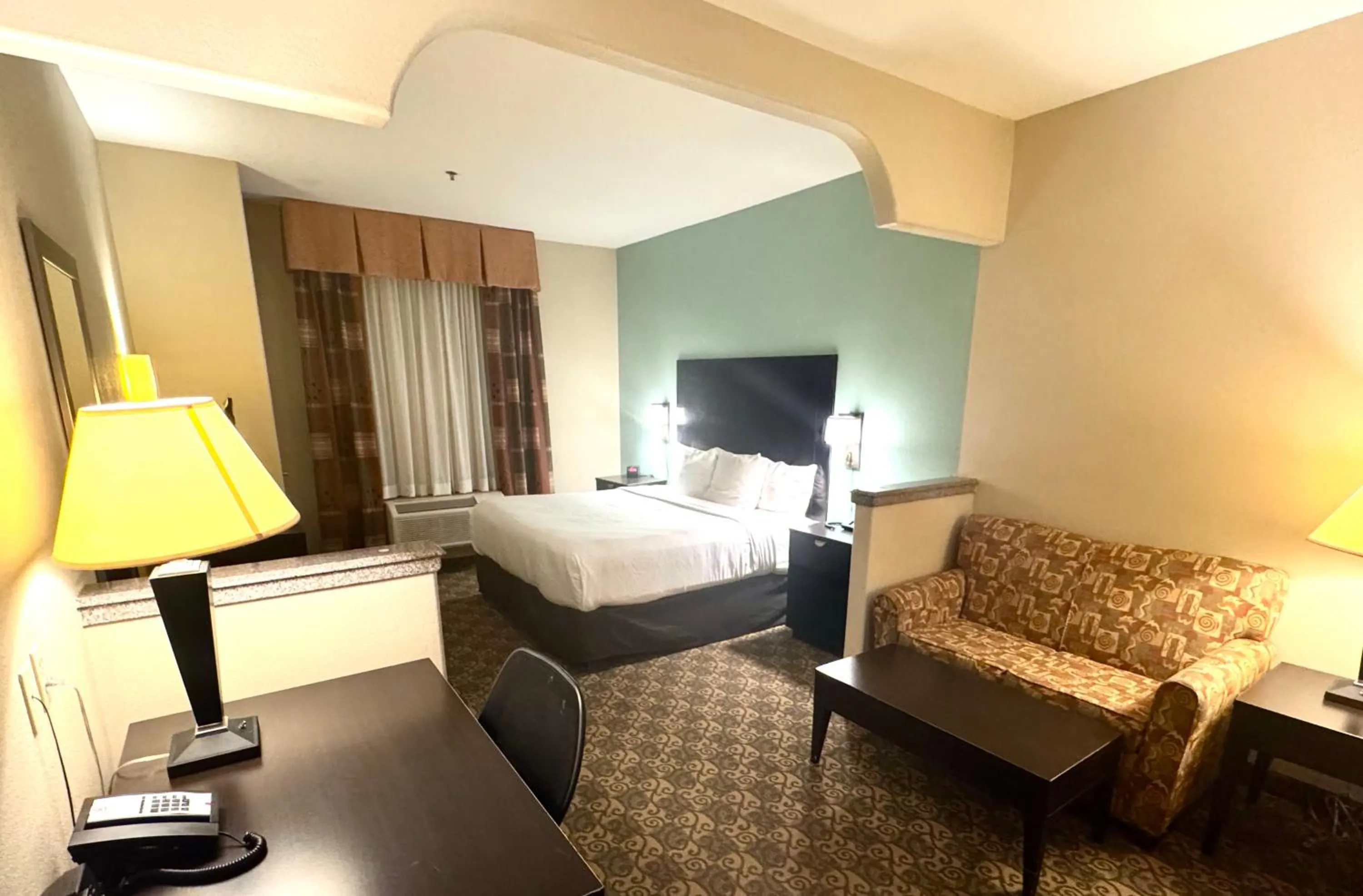 Bedroom, Bed in Comfort Suites Westchase Houston Energy Corridor