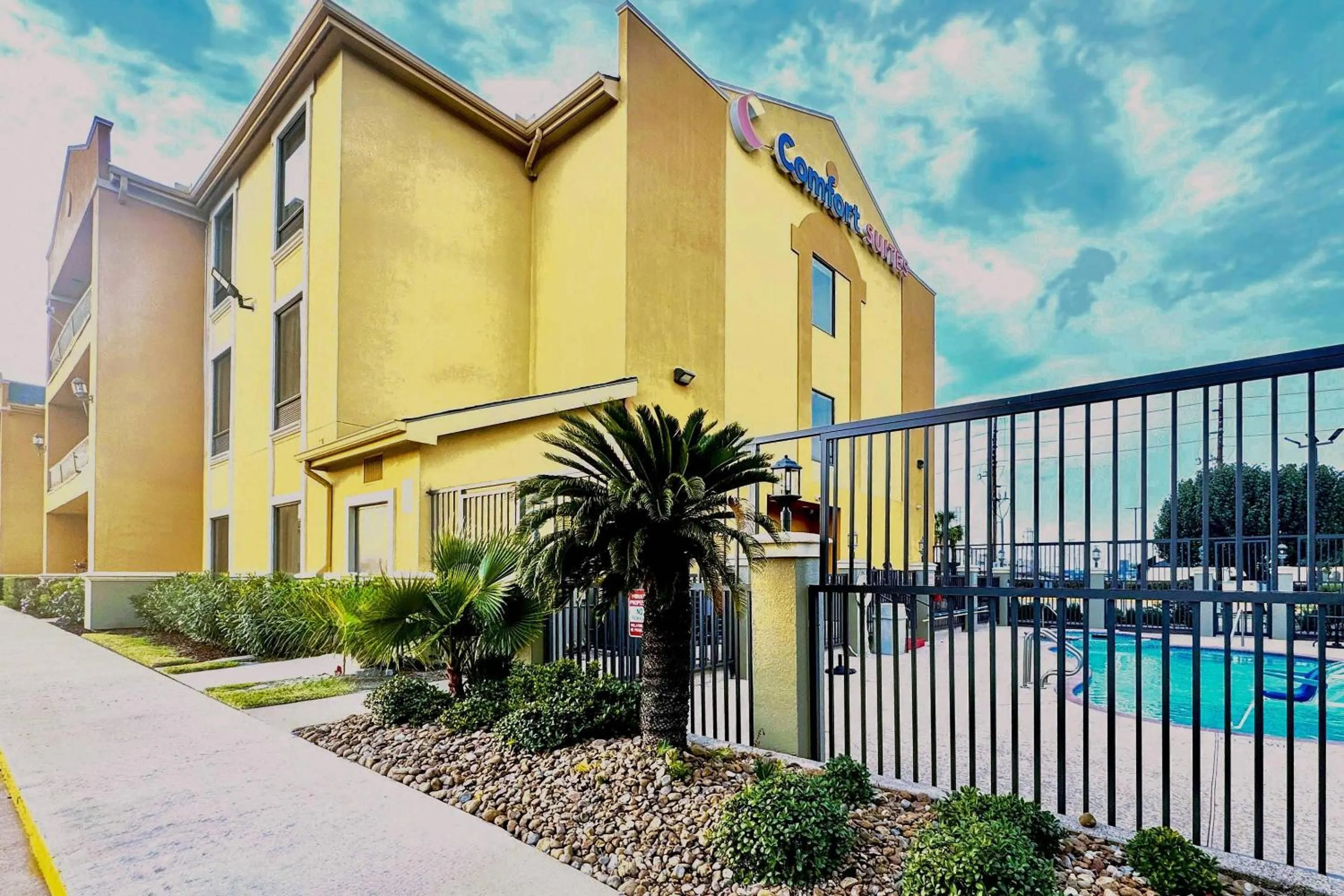 Property building in Comfort Suites Westchase Houston Energy Corridor
